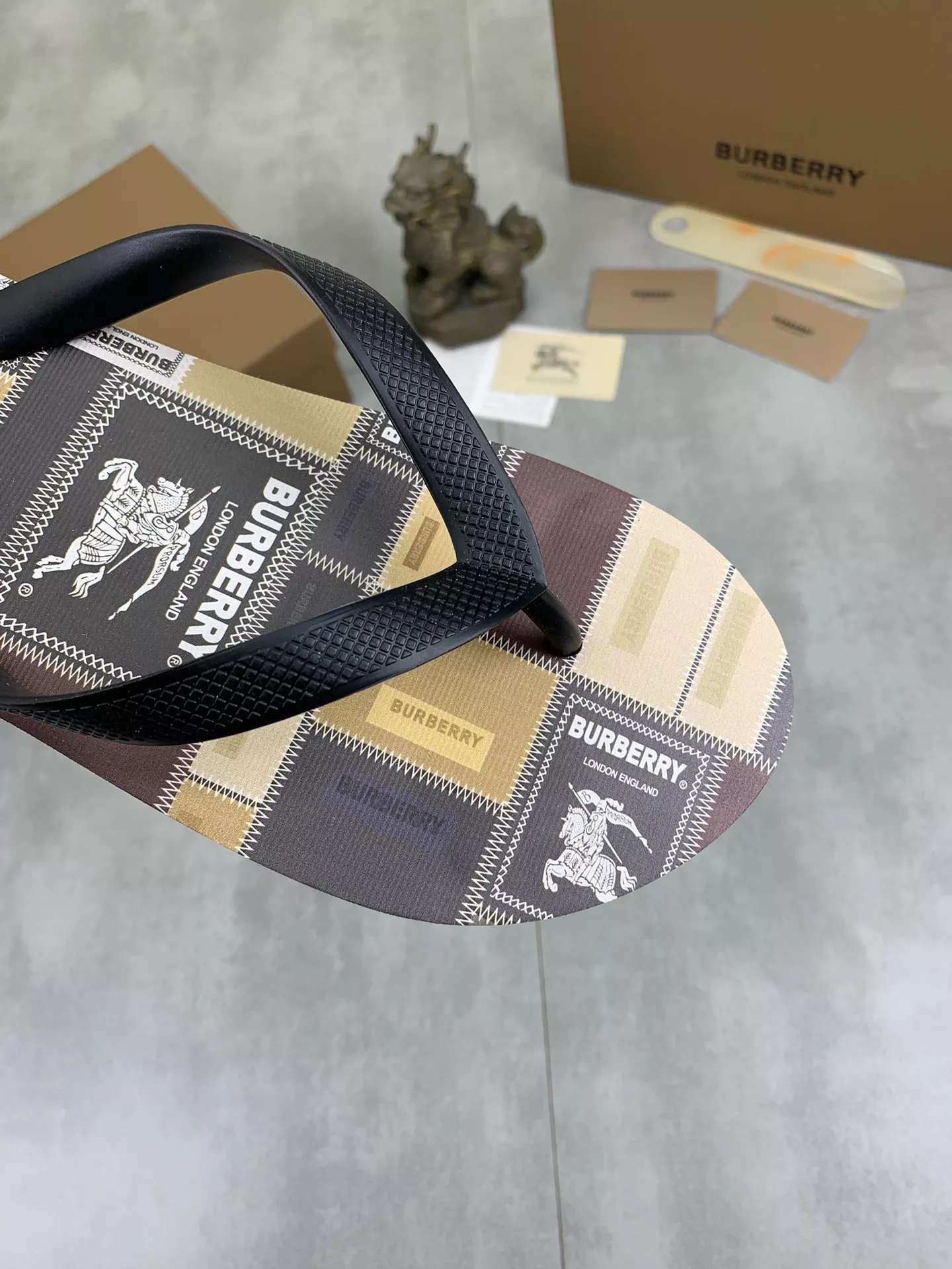 Burberry Slippers For Men WellDesigned 2338
