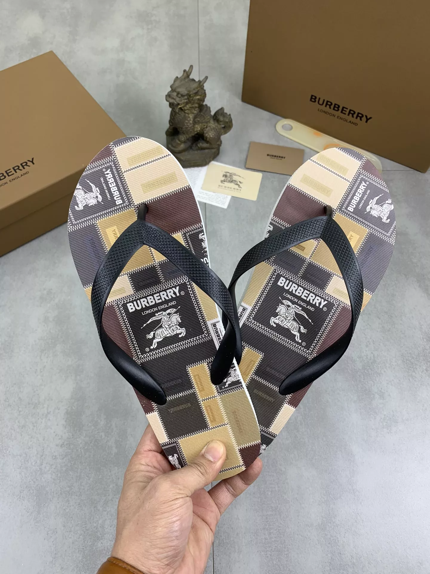 Burberry Slippers For Men WellDesigned 2338