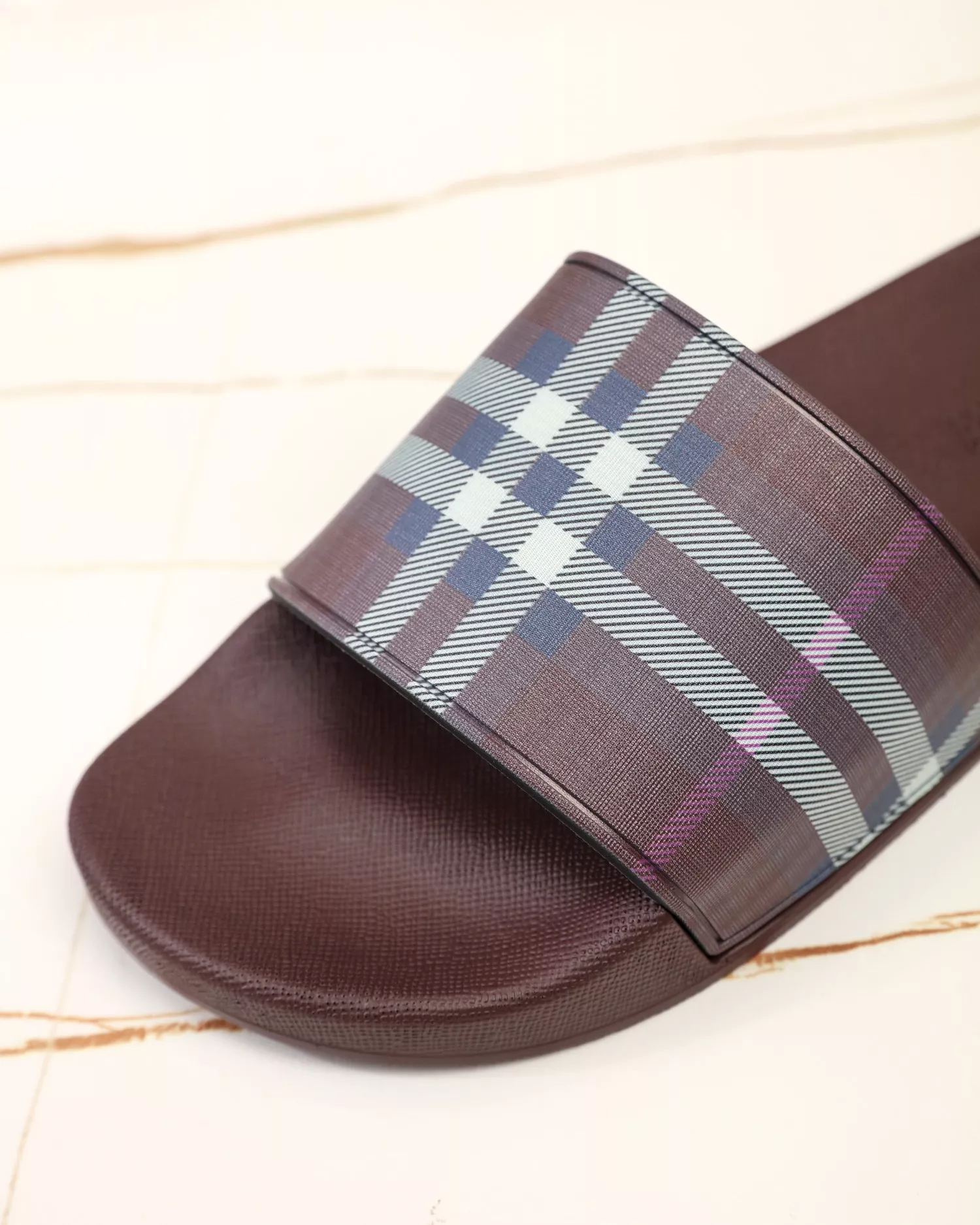 Burberry Slippers For Men WellDesigned 752