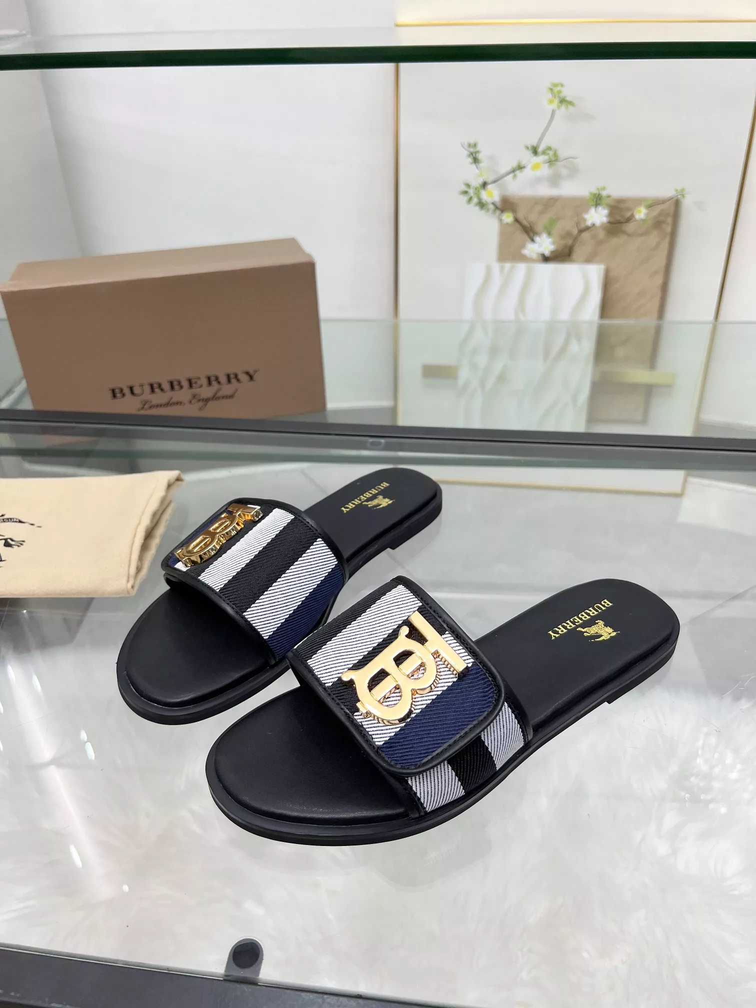 Burberry Slippers For Women Flexible 6968