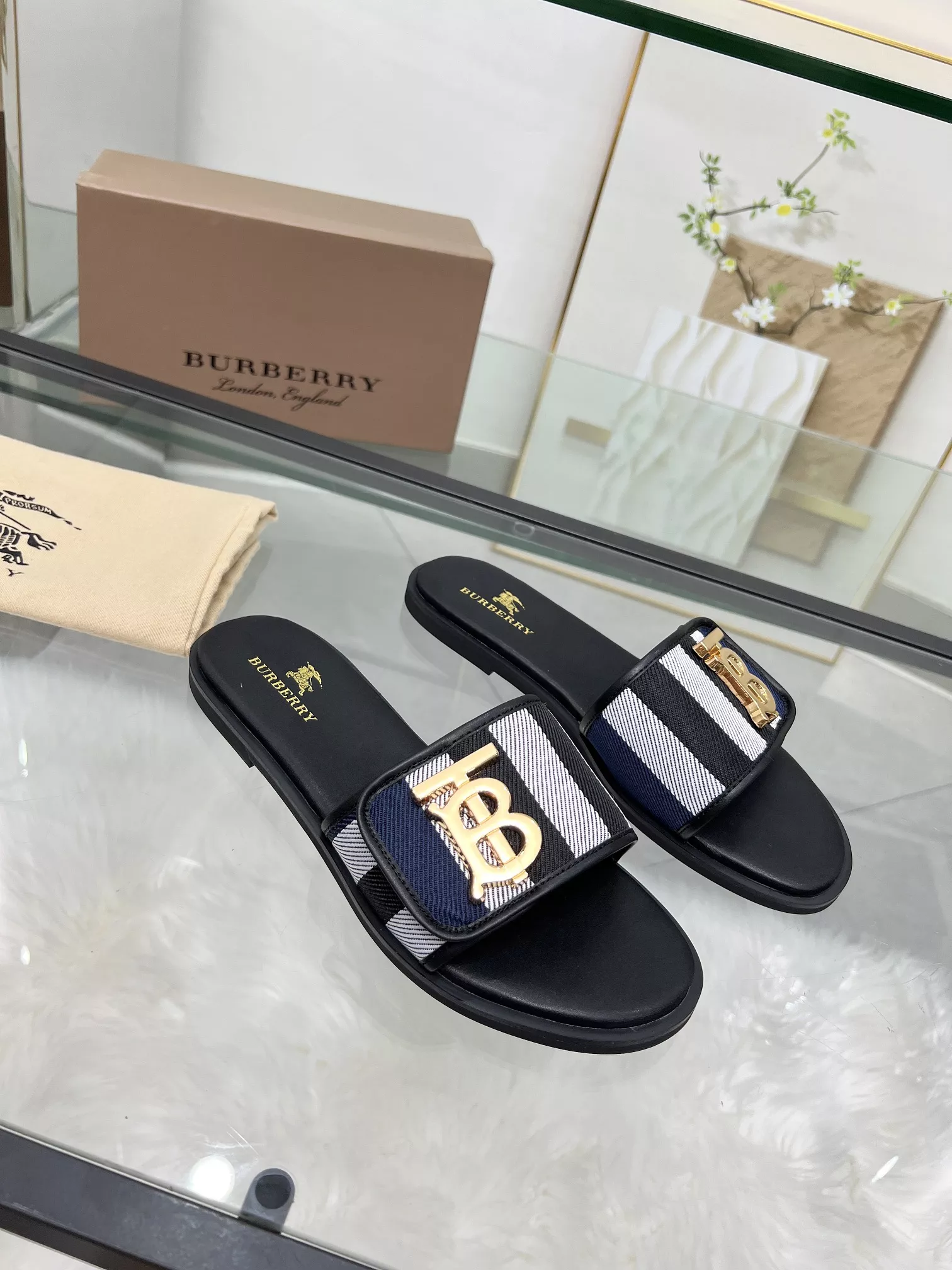 Burberry Slippers For Women Flexible 6968