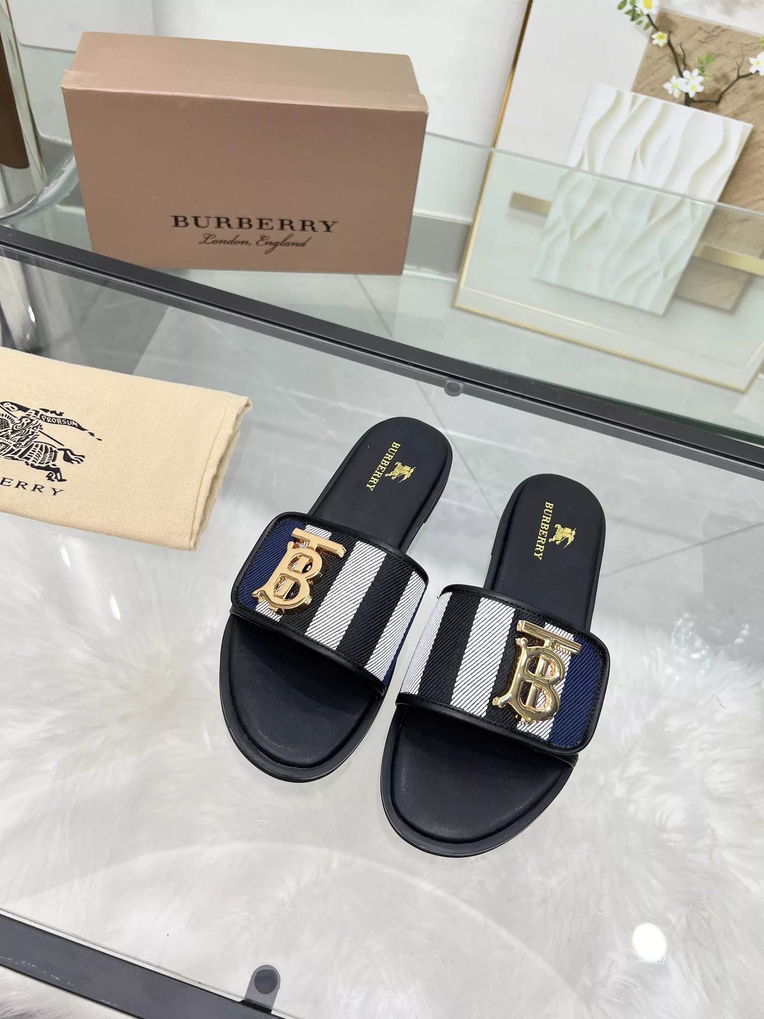 Burberry Slippers For Women Flexible 6968
