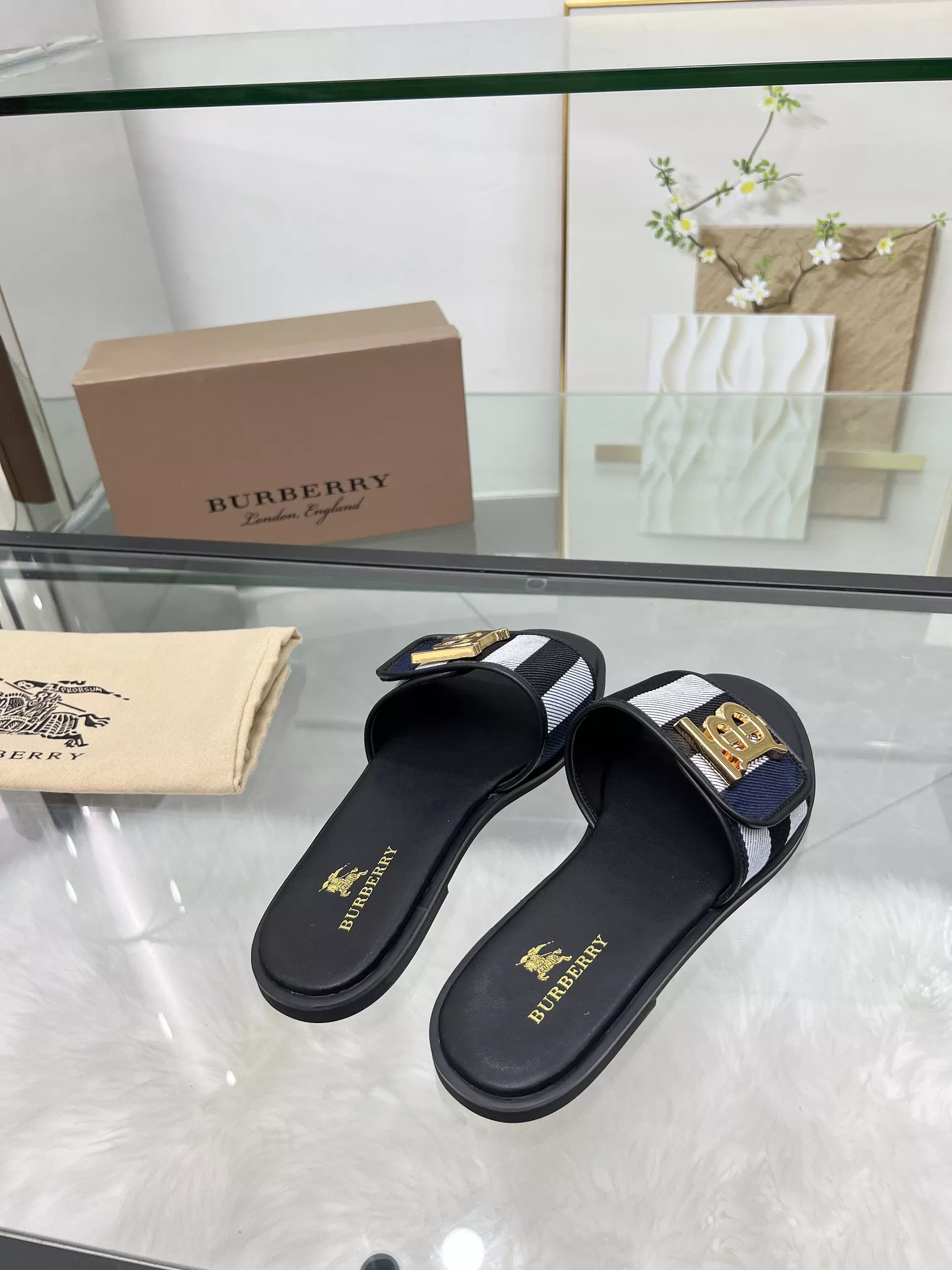 Burberry Slippers For Women Flexible 6968