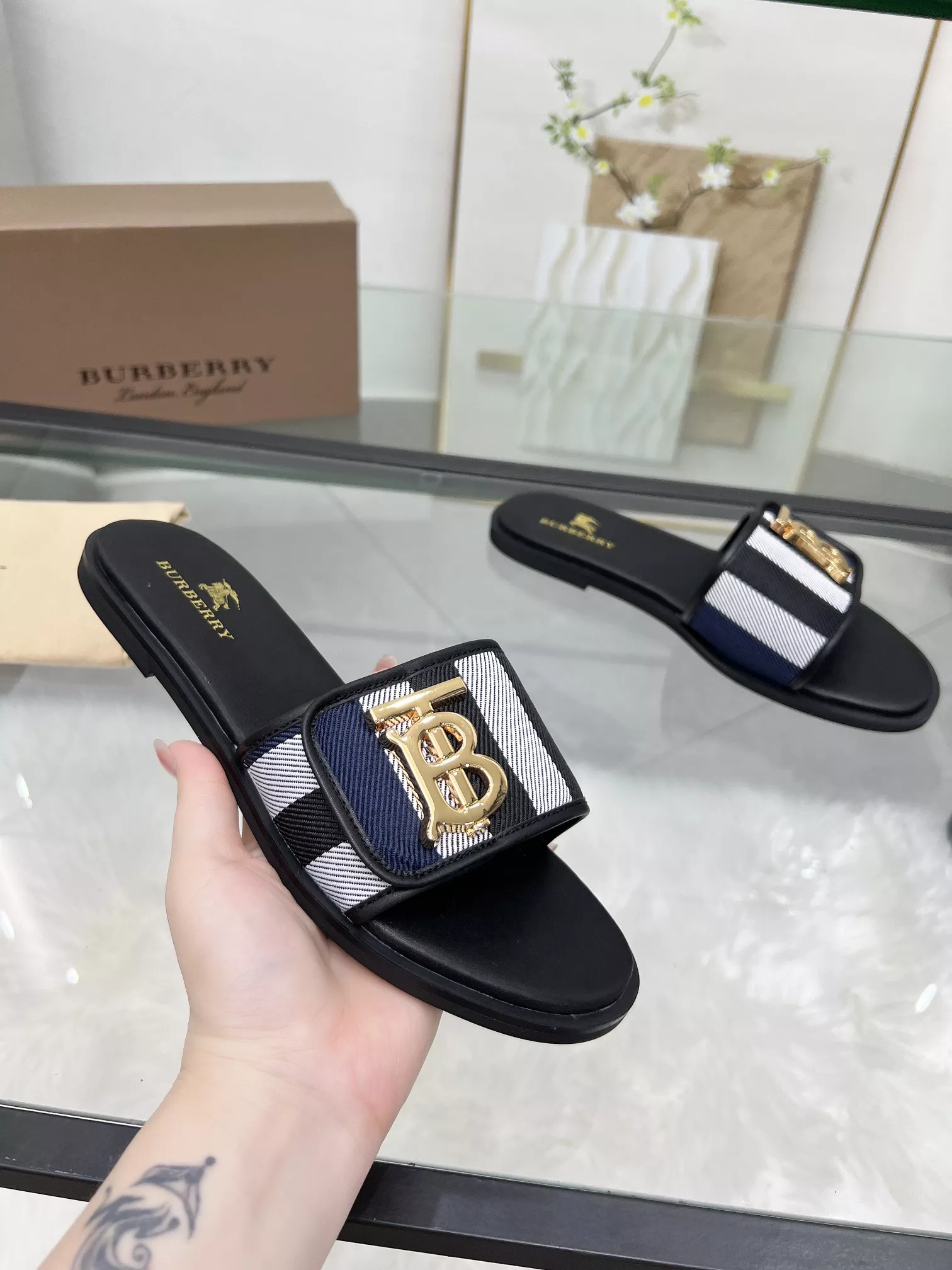 Burberry Slippers For Women Flexible 6968