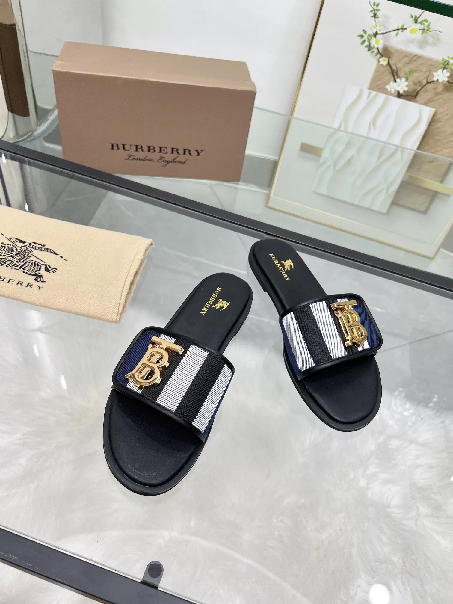 Burberry Slippers For Women Flexible 6968
