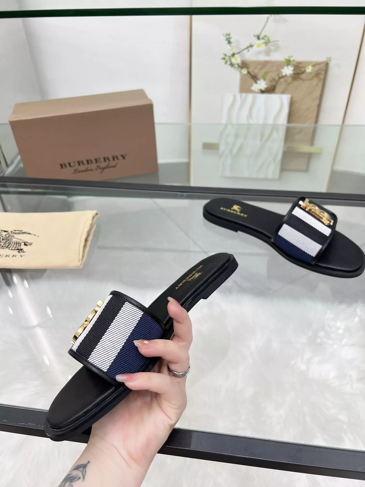 Burberry Slippers For Women Flexible 6968