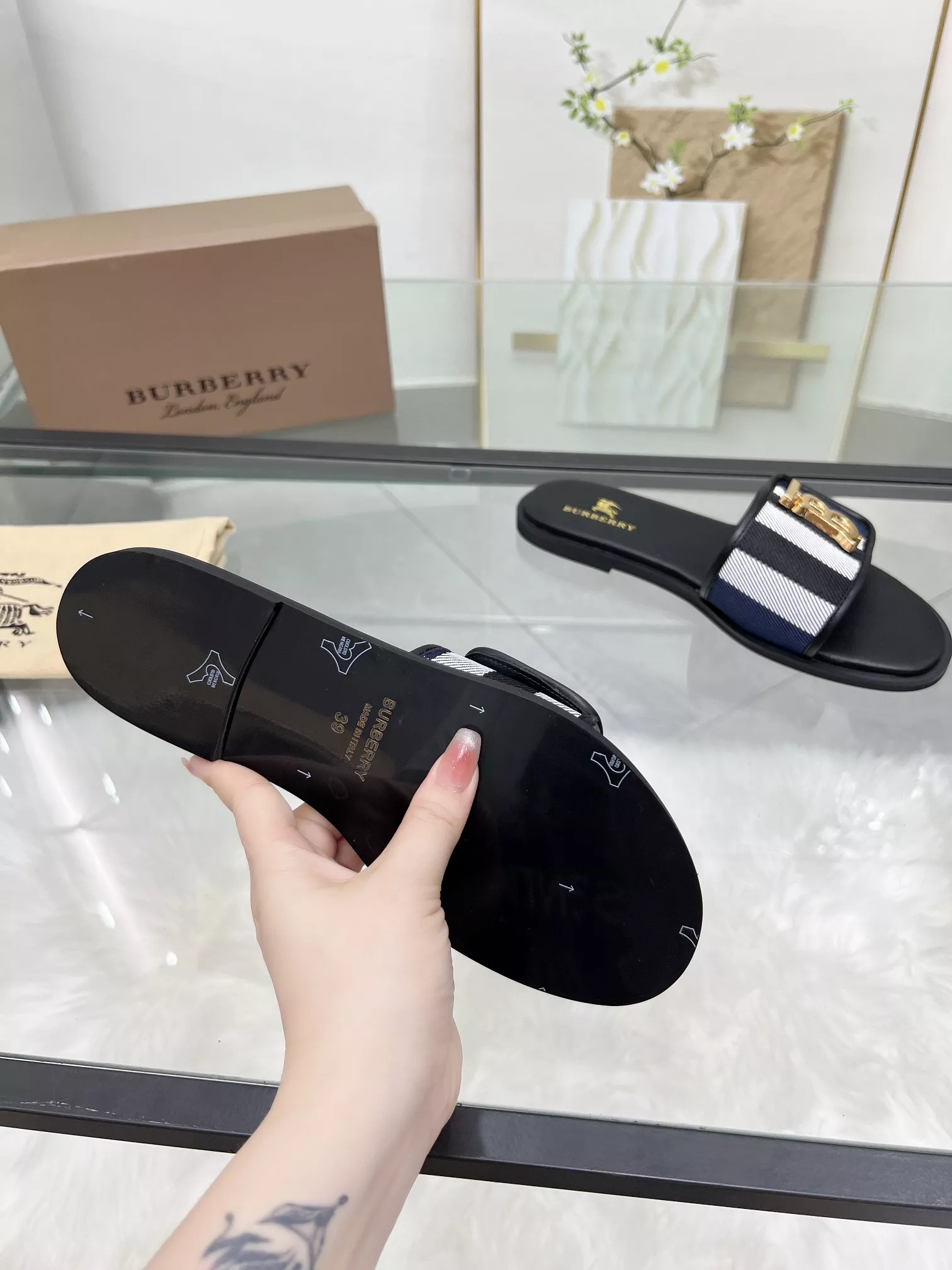 Burberry Slippers For Women Flexible 6968