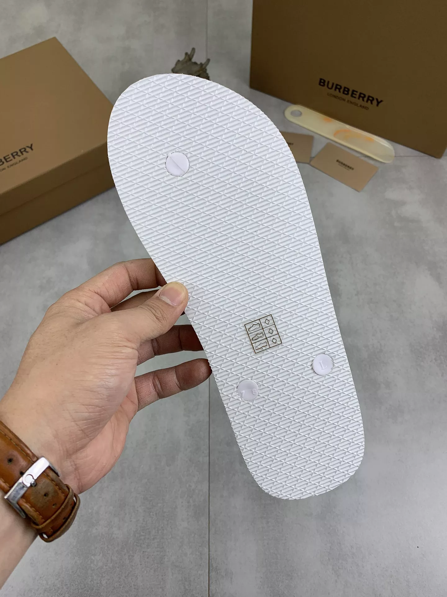 Burberry Slippers For Women Popular 4356