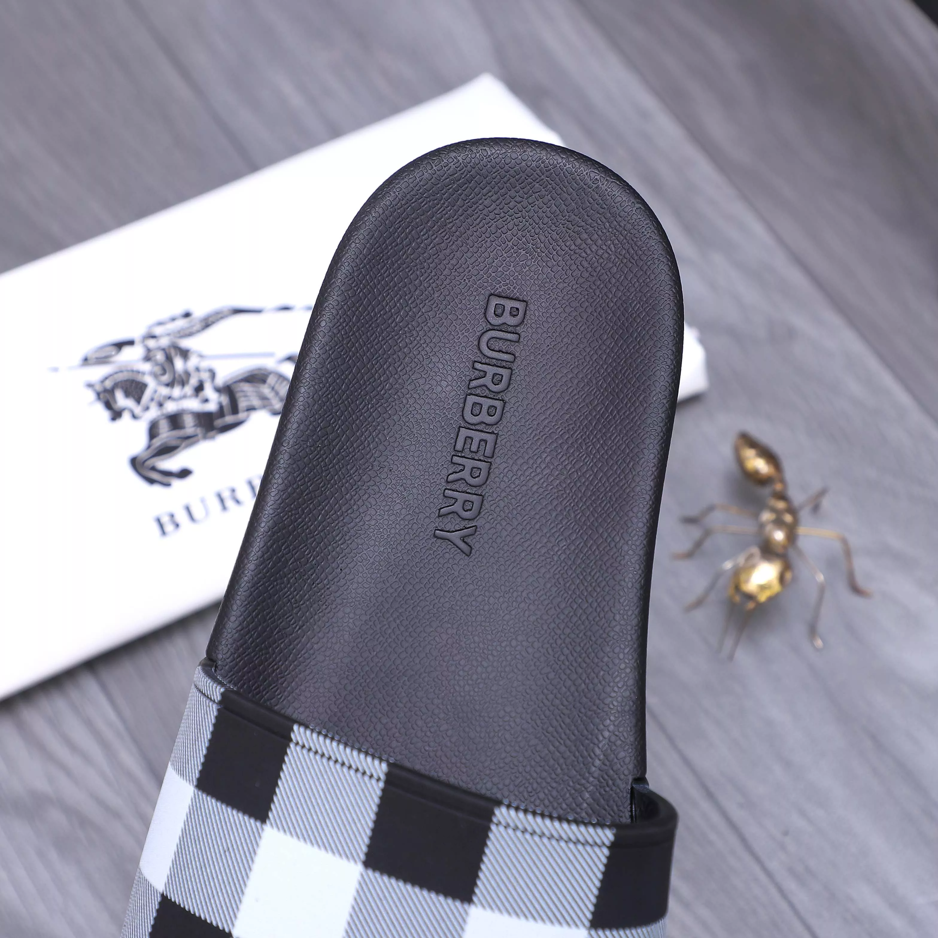 Burberry Slippers For Women WellDesigned 1344