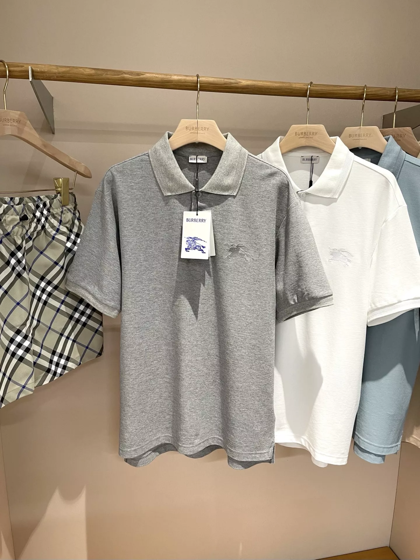Burberry T-Shirts Short Sleeved For Unisex Sophisticated 7924