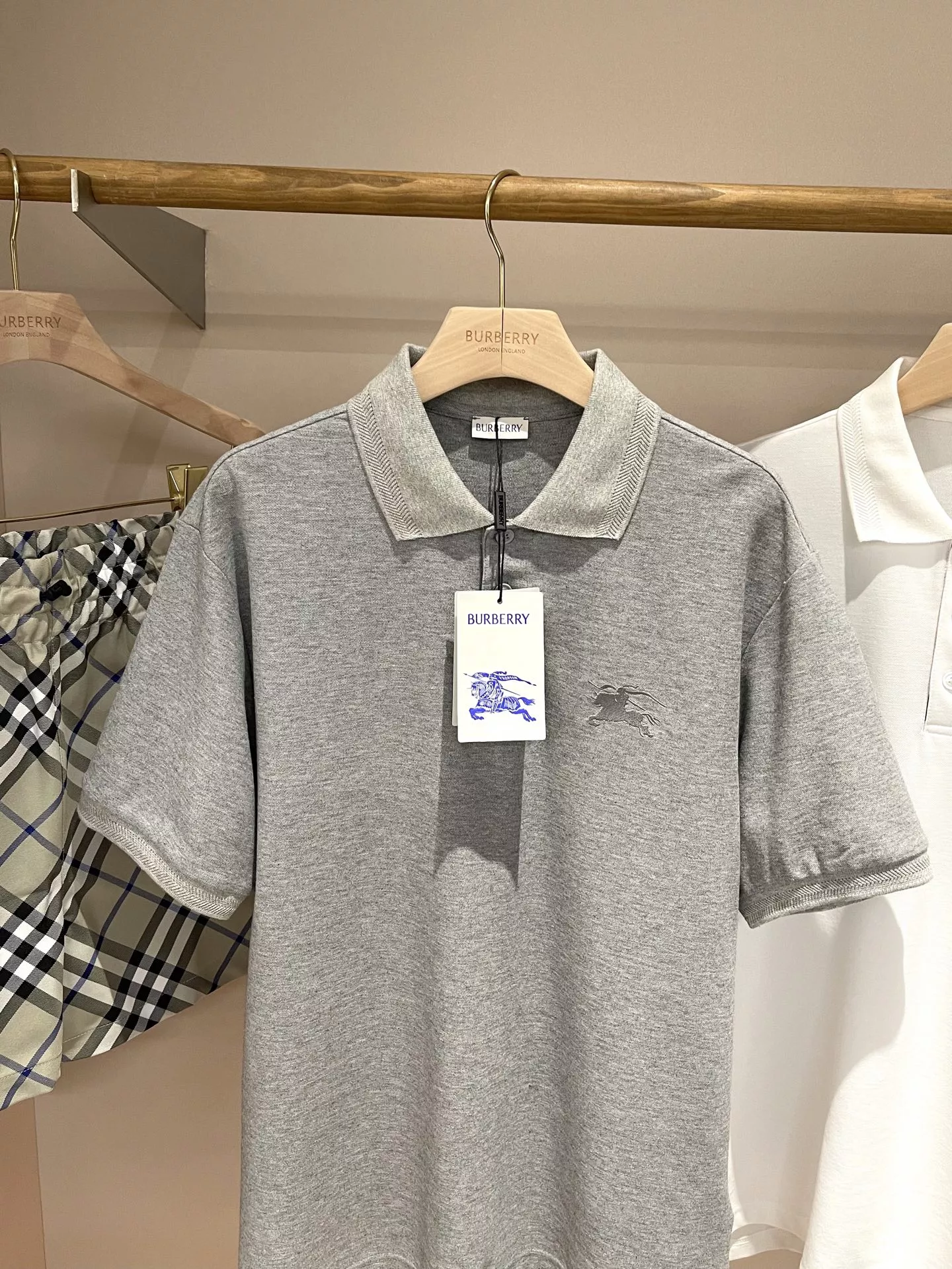 Burberry T-Shirts Short Sleeved For Unisex Sophisticated 7924