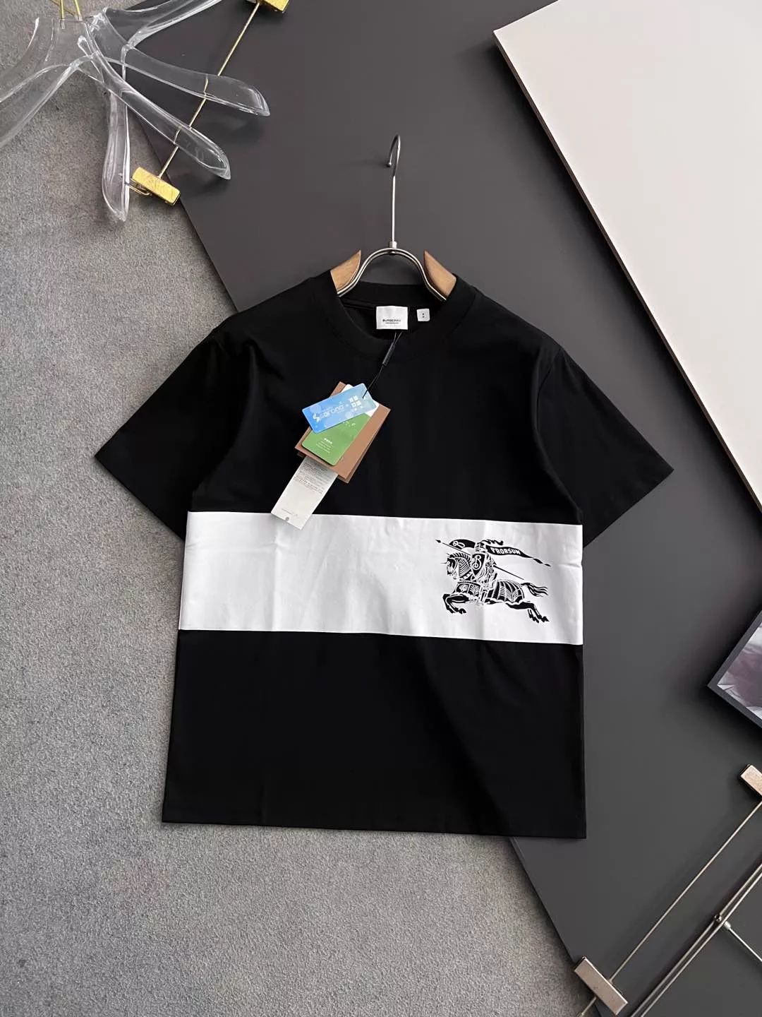 Burberry T-Shirts Short Sleeved For Unisex Trendsetting 682