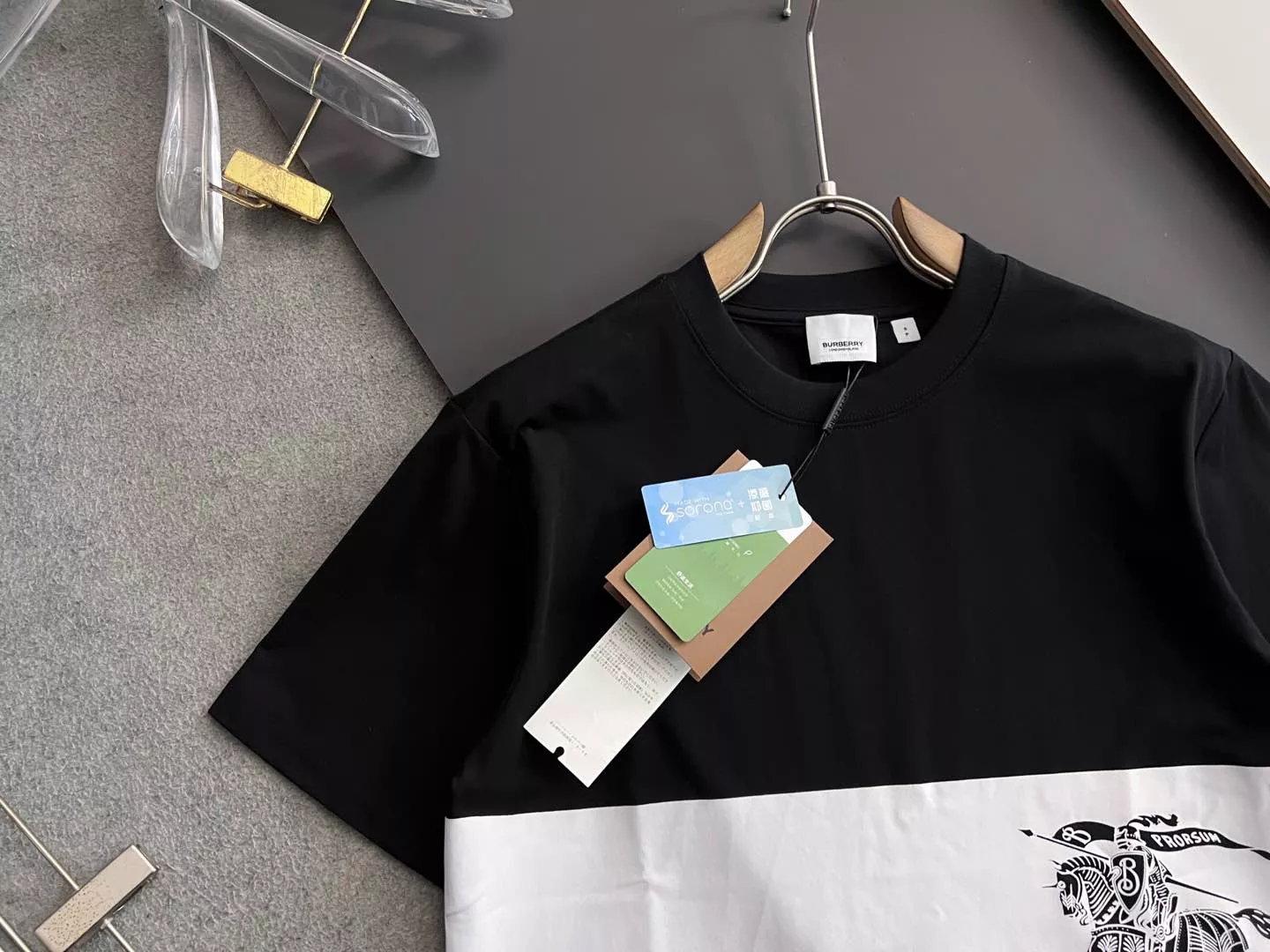 Burberry T-Shirts Short Sleeved For Unisex Trendsetting 682