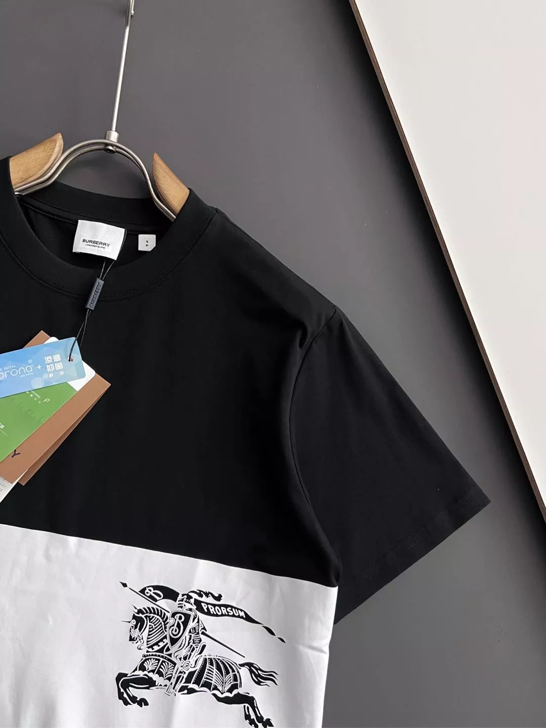 Burberry T-Shirts Short Sleeved For Unisex Trendsetting 682