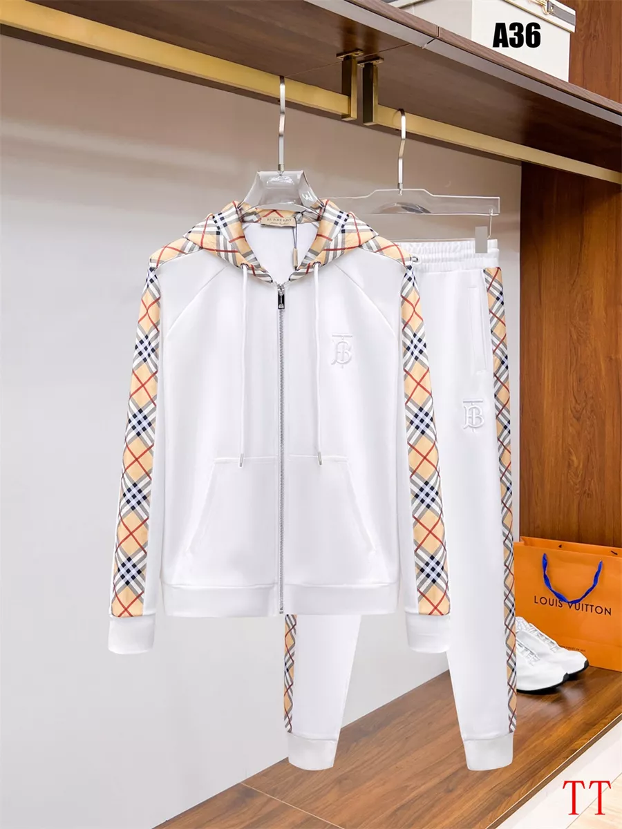 Burberry Tracksuits Long Sleeved For Men Popular 9650
