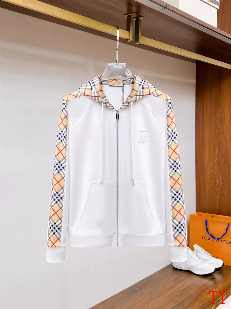 Burberry Tracksuits Long Sleeved For Men Popular 9650