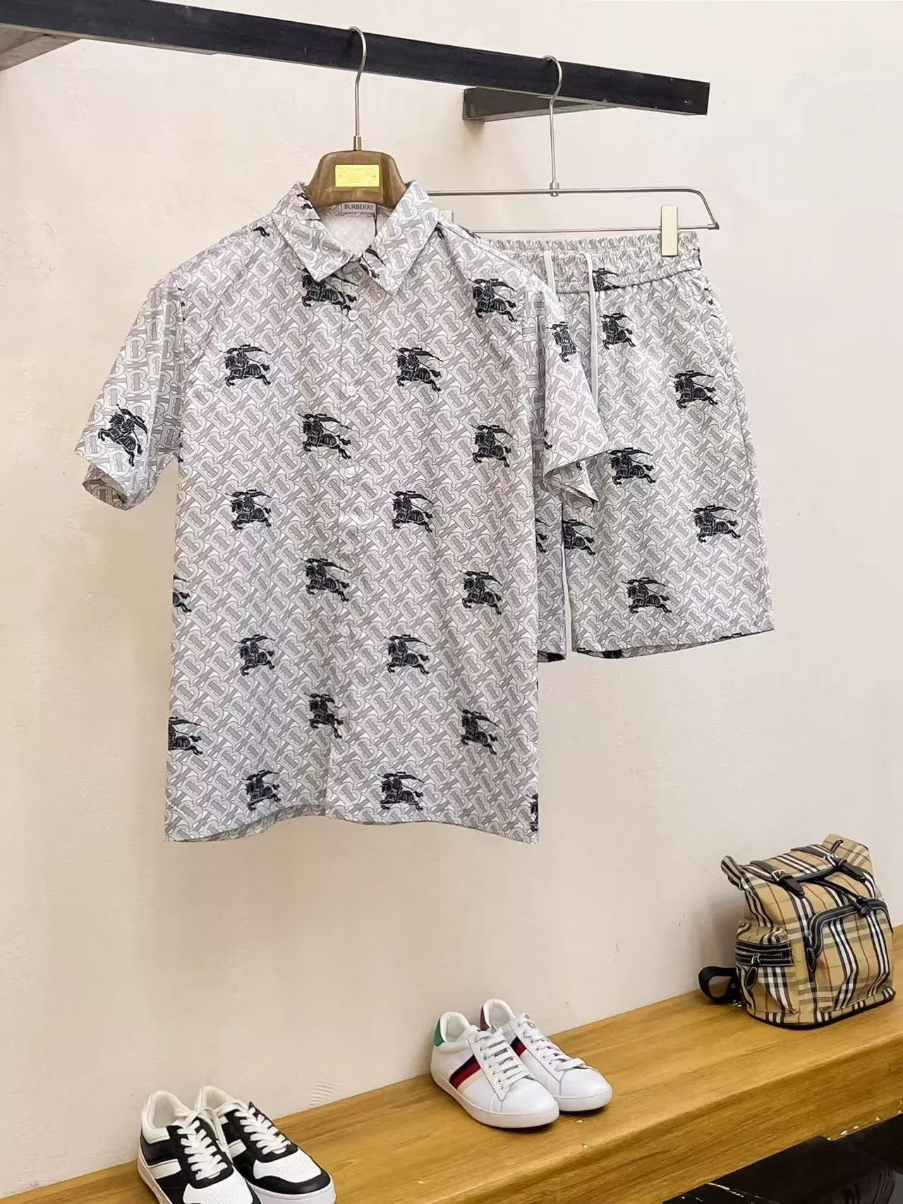 Burberry Tracksuits Short Sleeved For Men Fashionable 3324