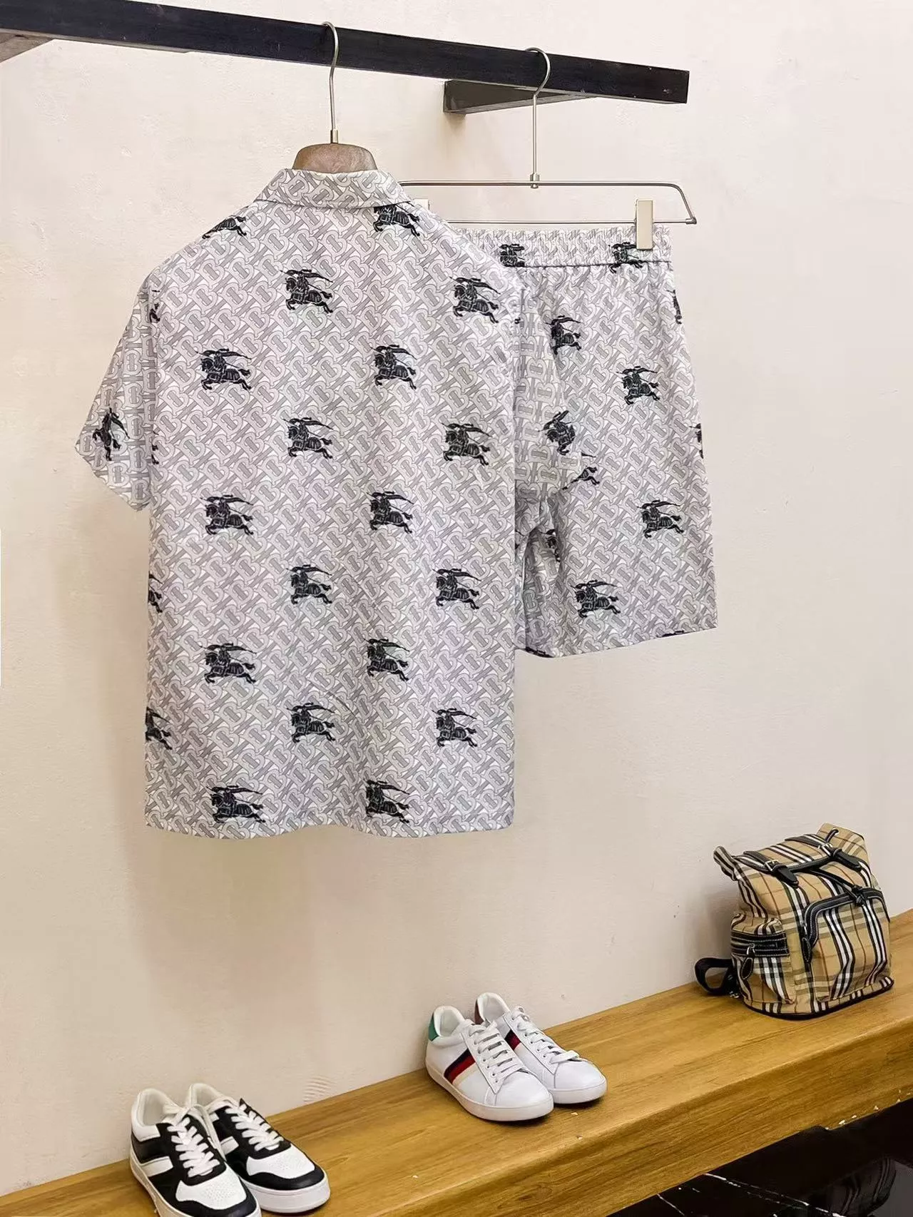 Burberry Tracksuits Short Sleeved For Men Fashionable 3324
