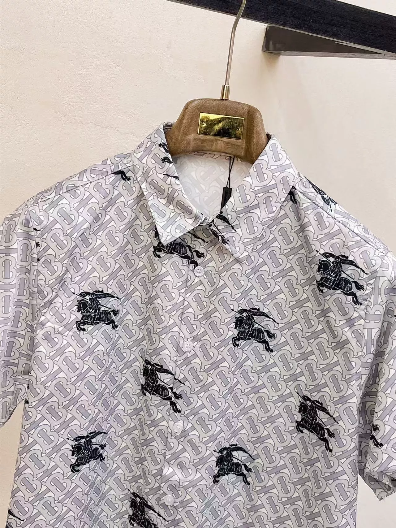 Burberry Tracksuits Short Sleeved For Men Fashionable 3324