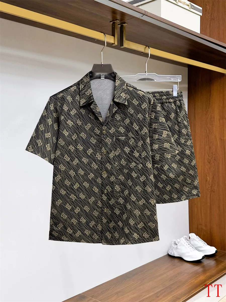 Burberry Tracksuits Short Sleeved For Men Popular 2627