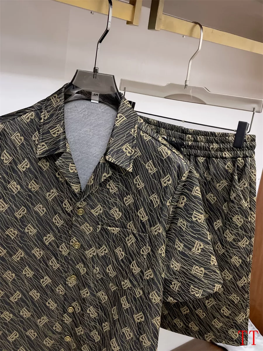 Burberry Tracksuits Short Sleeved For Men Popular 2627