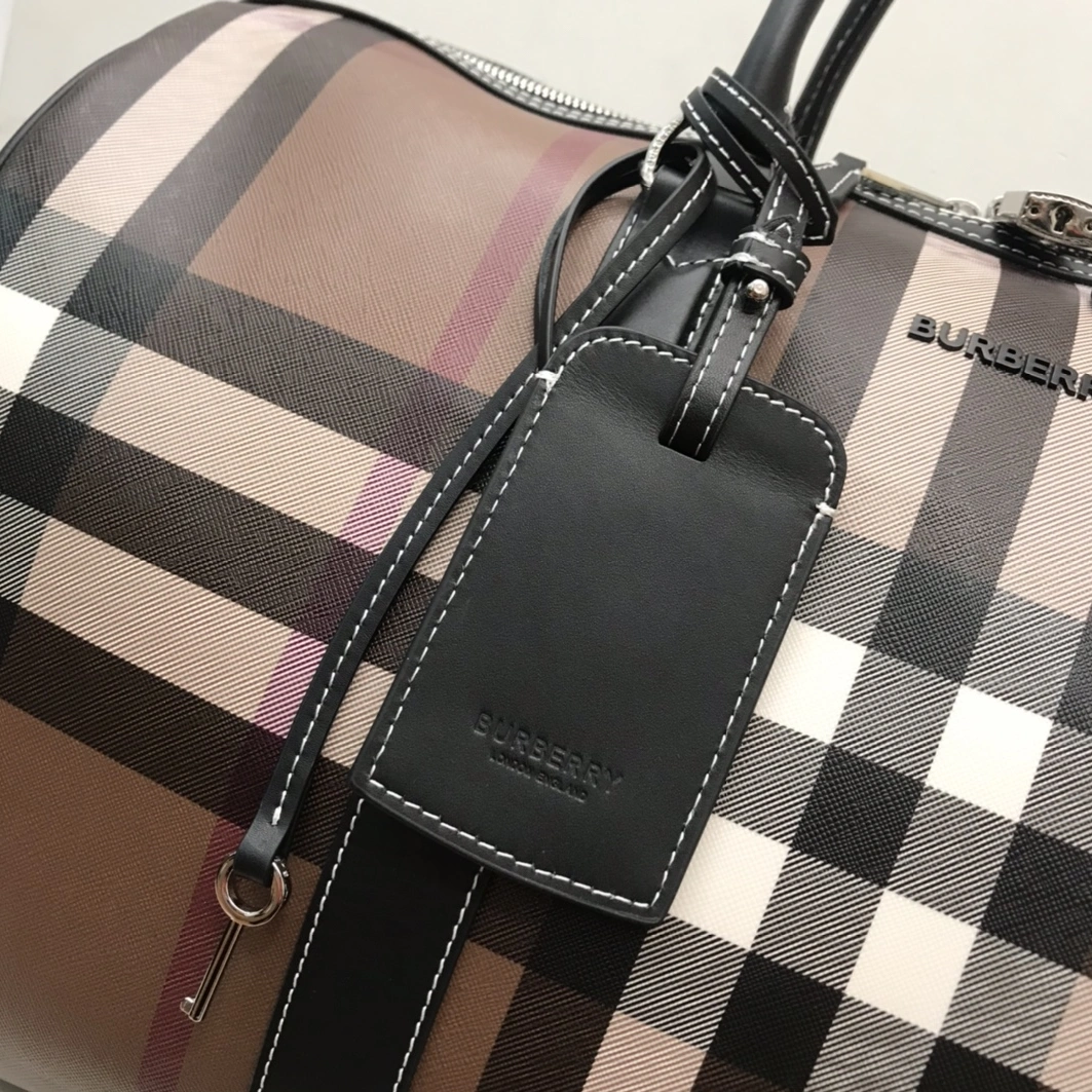Burberry Travel Bags Minimalist 4878