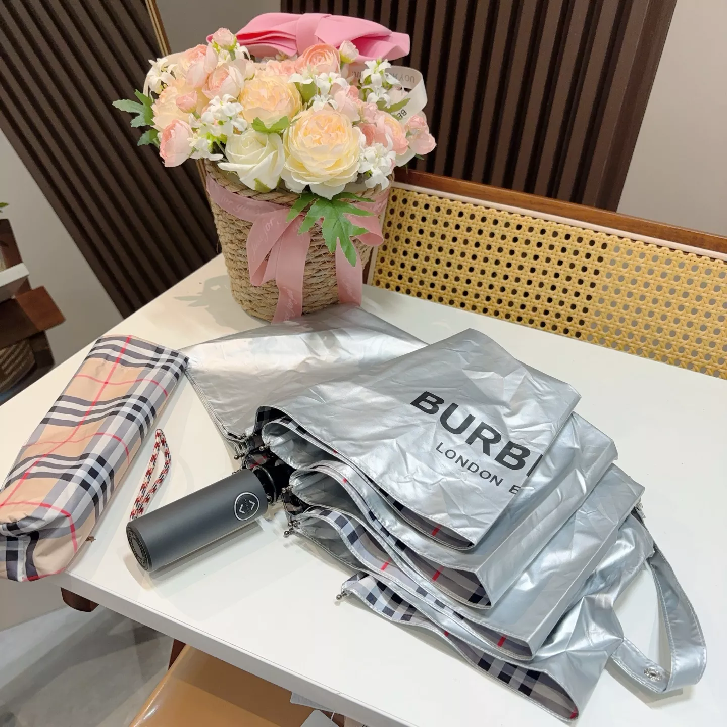 Burberry Umbrellas Sleek 2334