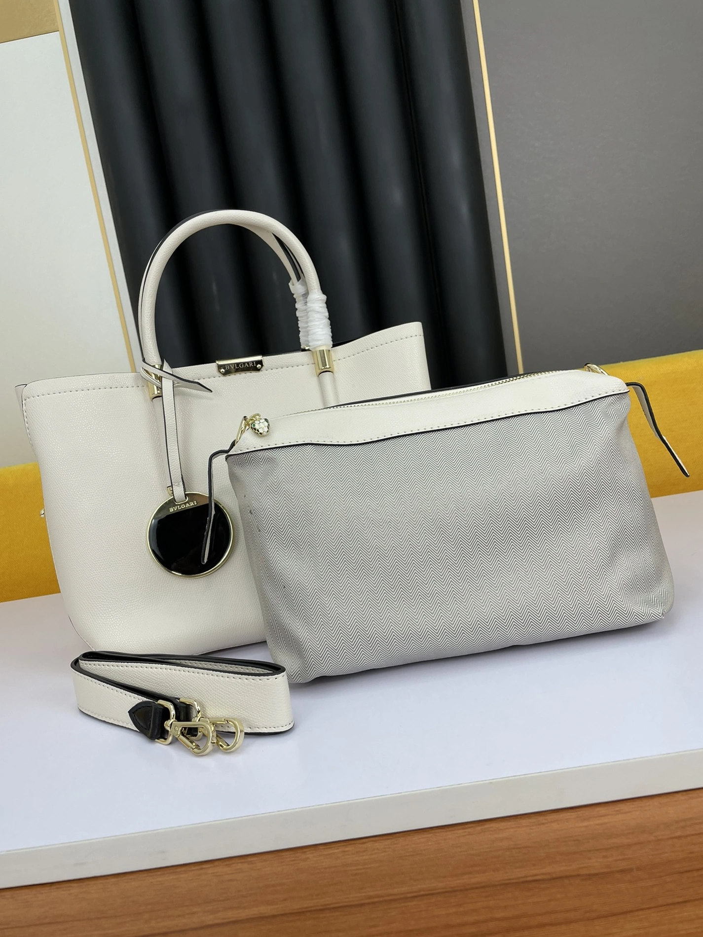 Bvlgari AAA Quality Handbags For Women Bright 5972