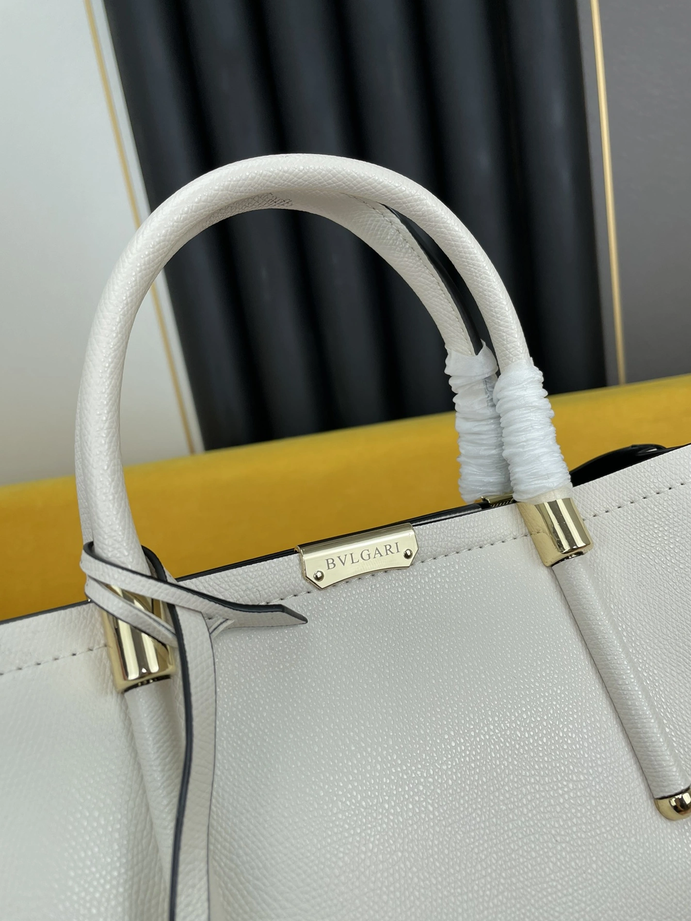 Bvlgari AAA Quality Handbags For Women Bright 5972