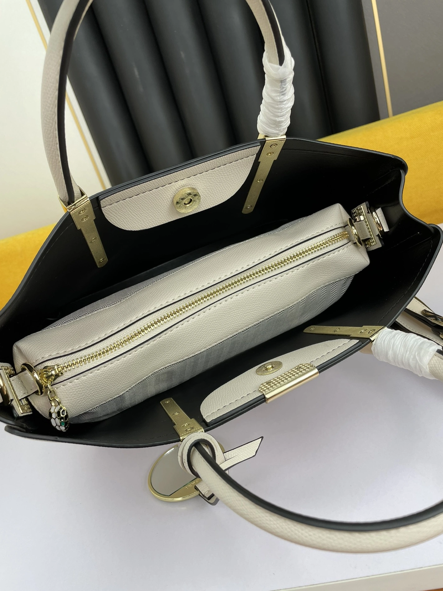Bvlgari AAA Quality Handbags For Women Bright 5972