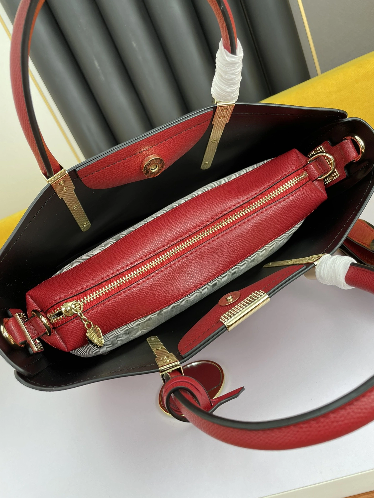 Bvlgari AAA Quality Handbags For Women Modern 5936