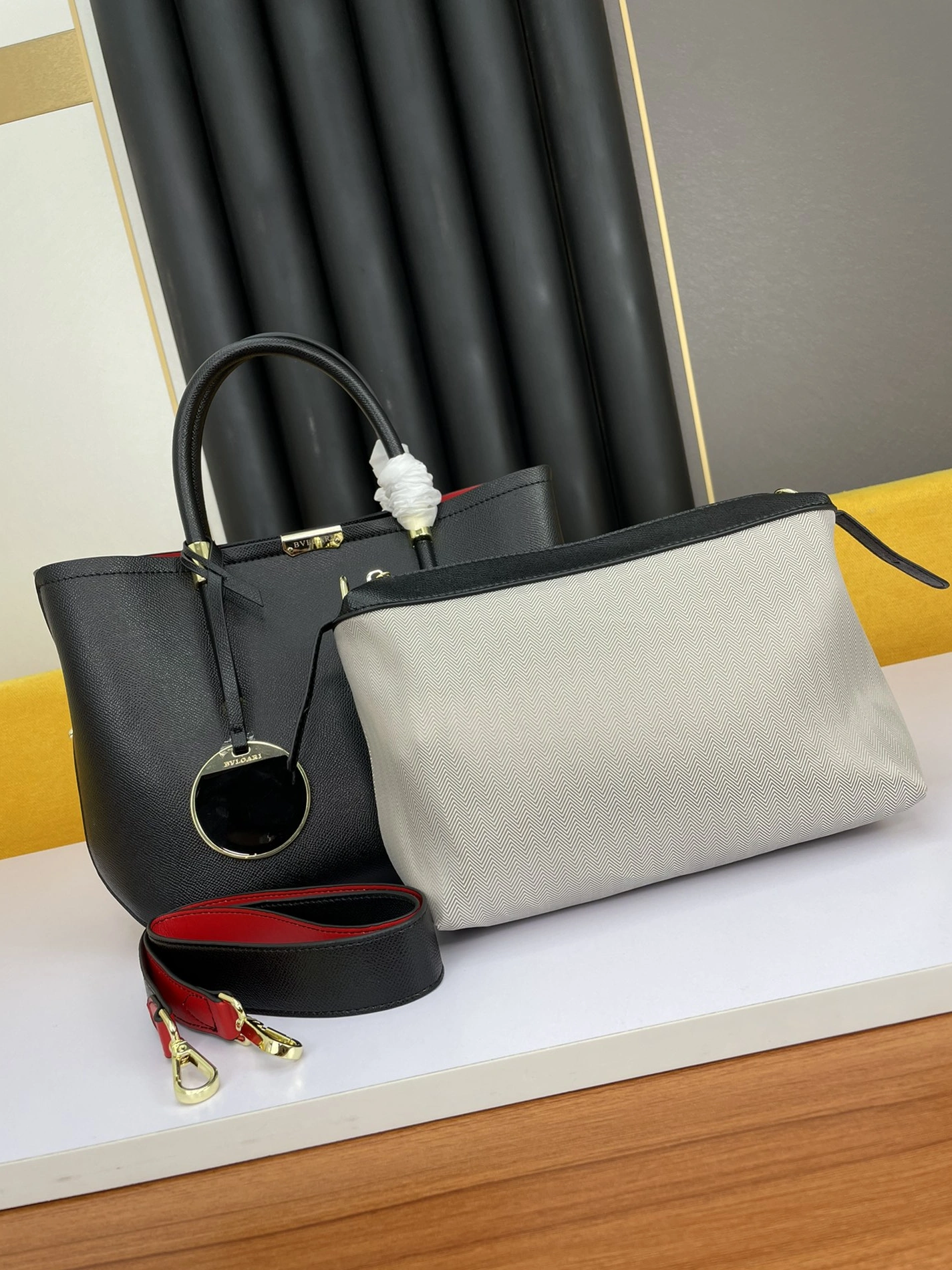 Bvlgari AAA Quality Handbags For Women Stylish 1936