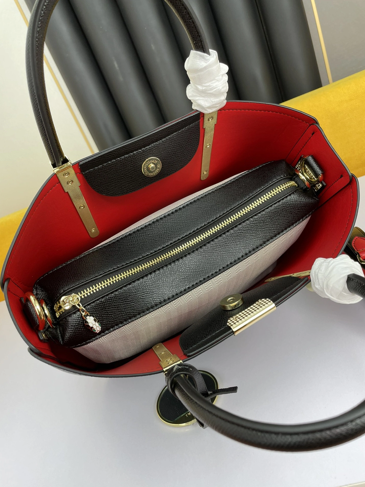 Bvlgari AAA Quality Handbags For Women Stylish 1936