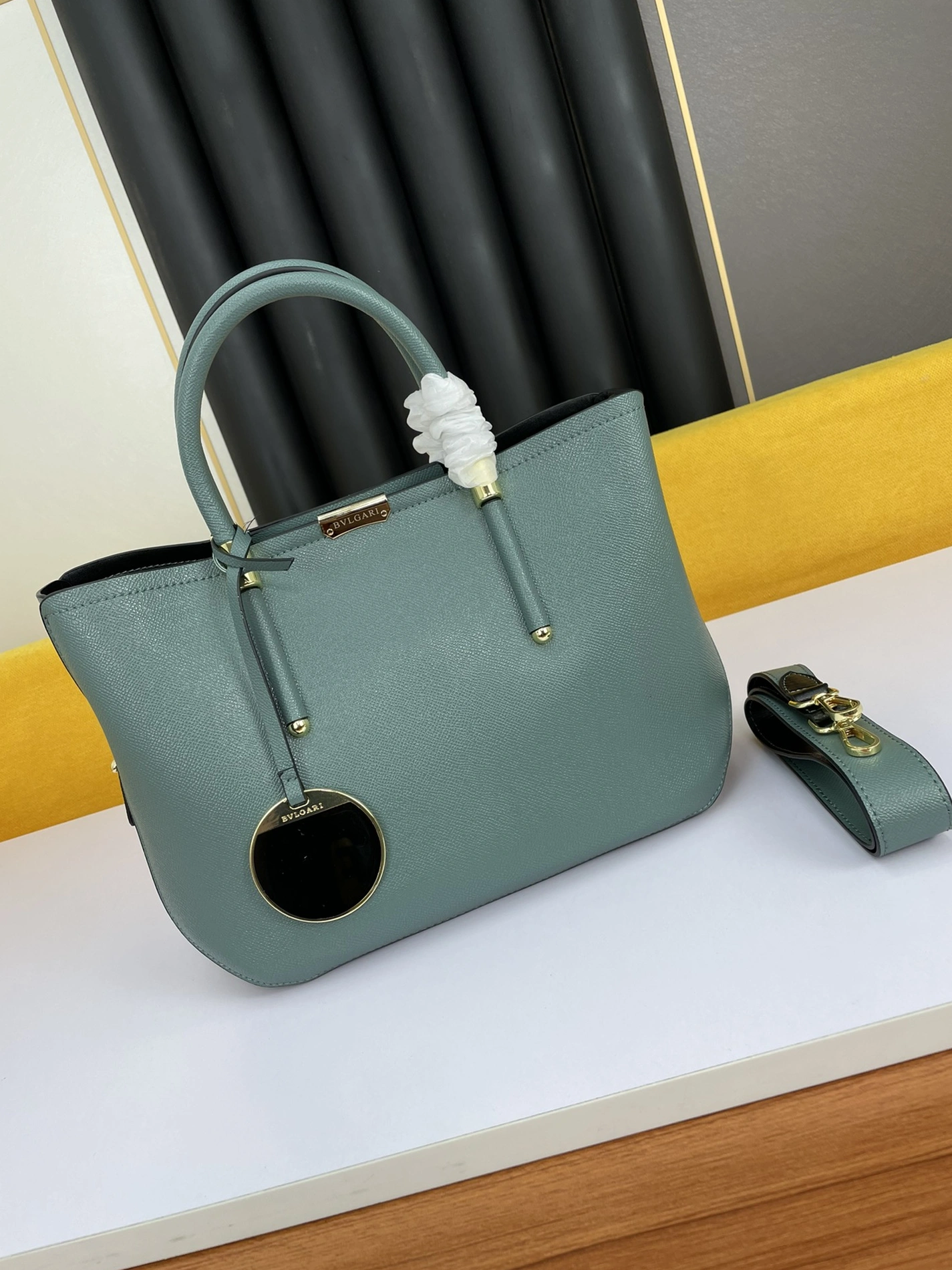 Bvlgari AAA Quality Handbags For Women Versatile 7569
