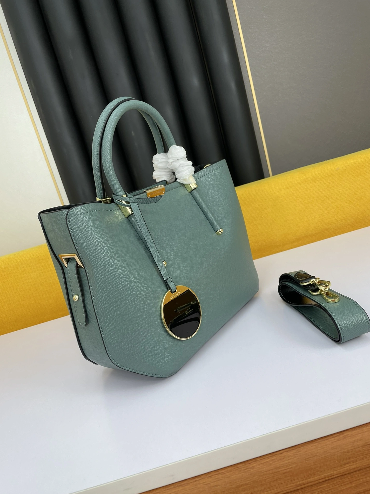 Bvlgari AAA Quality Handbags For Women Versatile 7569