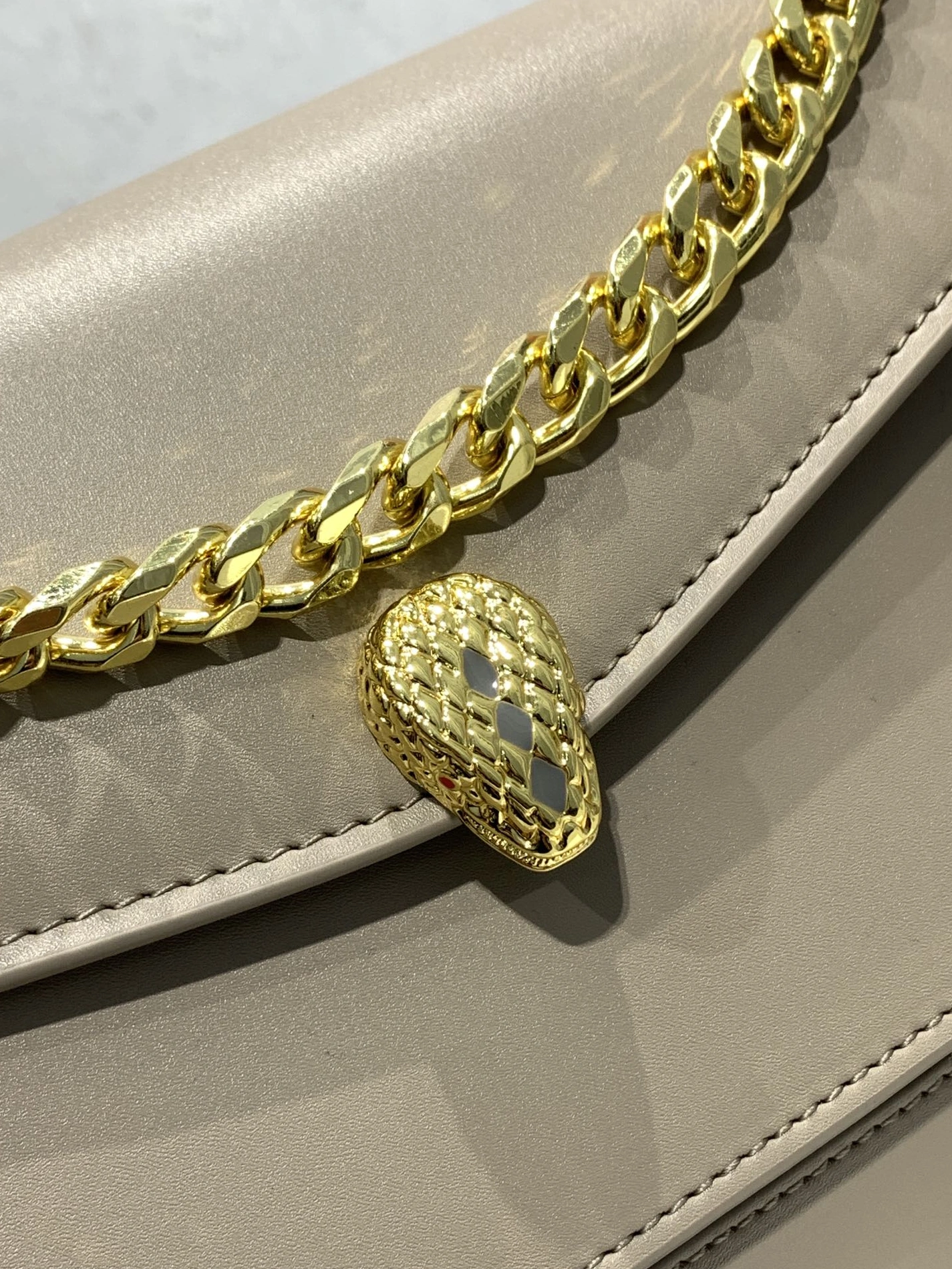 Bvlgari AAA Quality Messenger Bags For Women Bold 9115