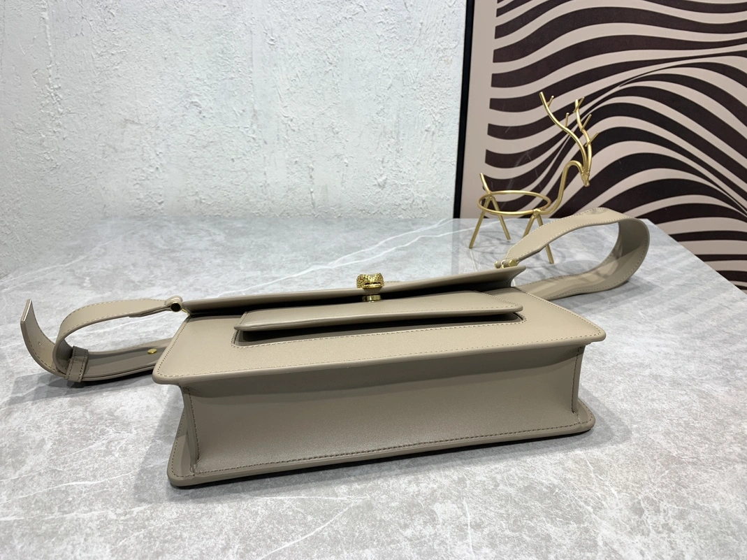 Bvlgari AAA Quality Messenger Bags For Women Bold 9115
