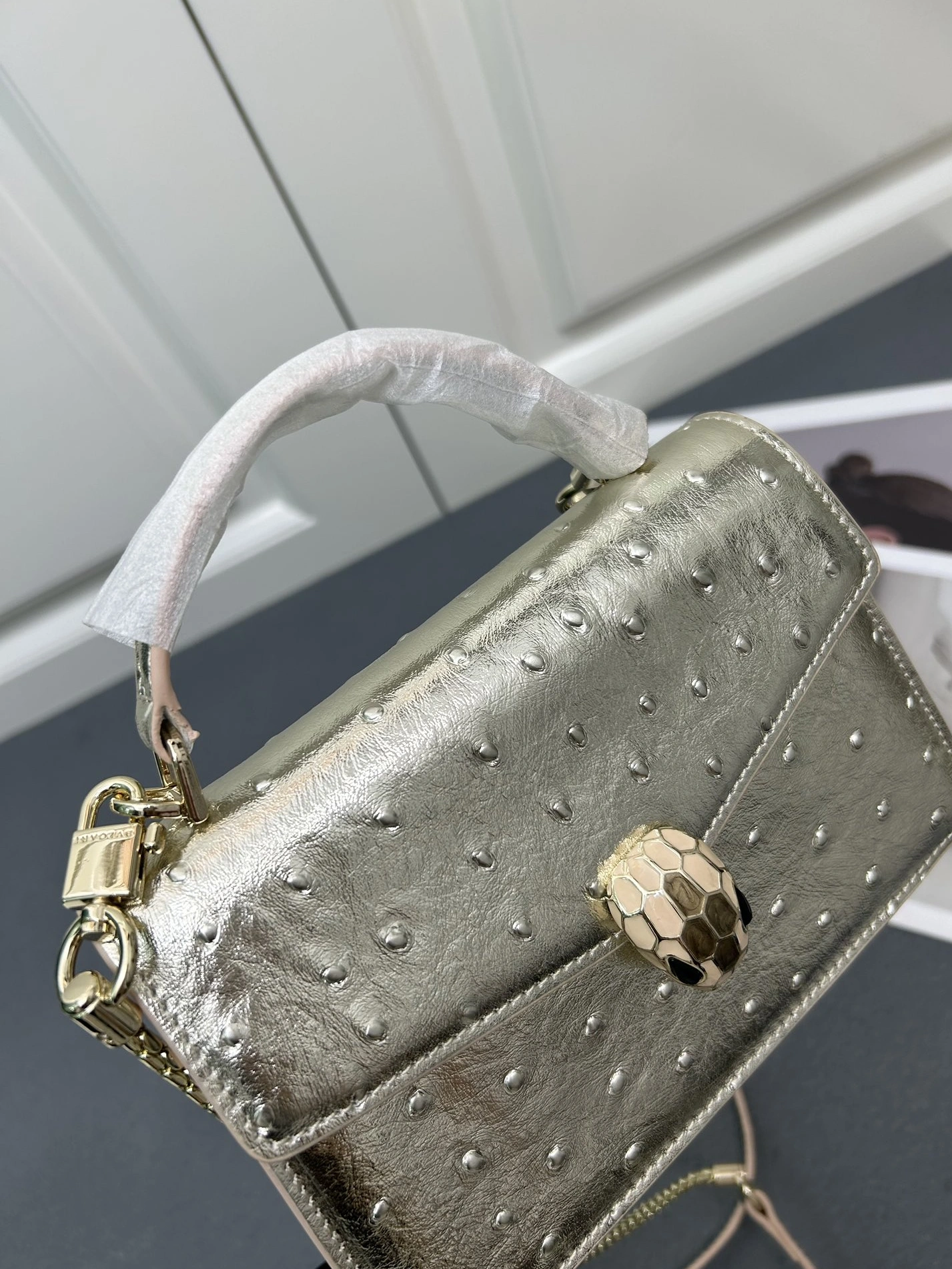 Bvlgari AAA Quality Messenger Bags For Women Flexible 3828