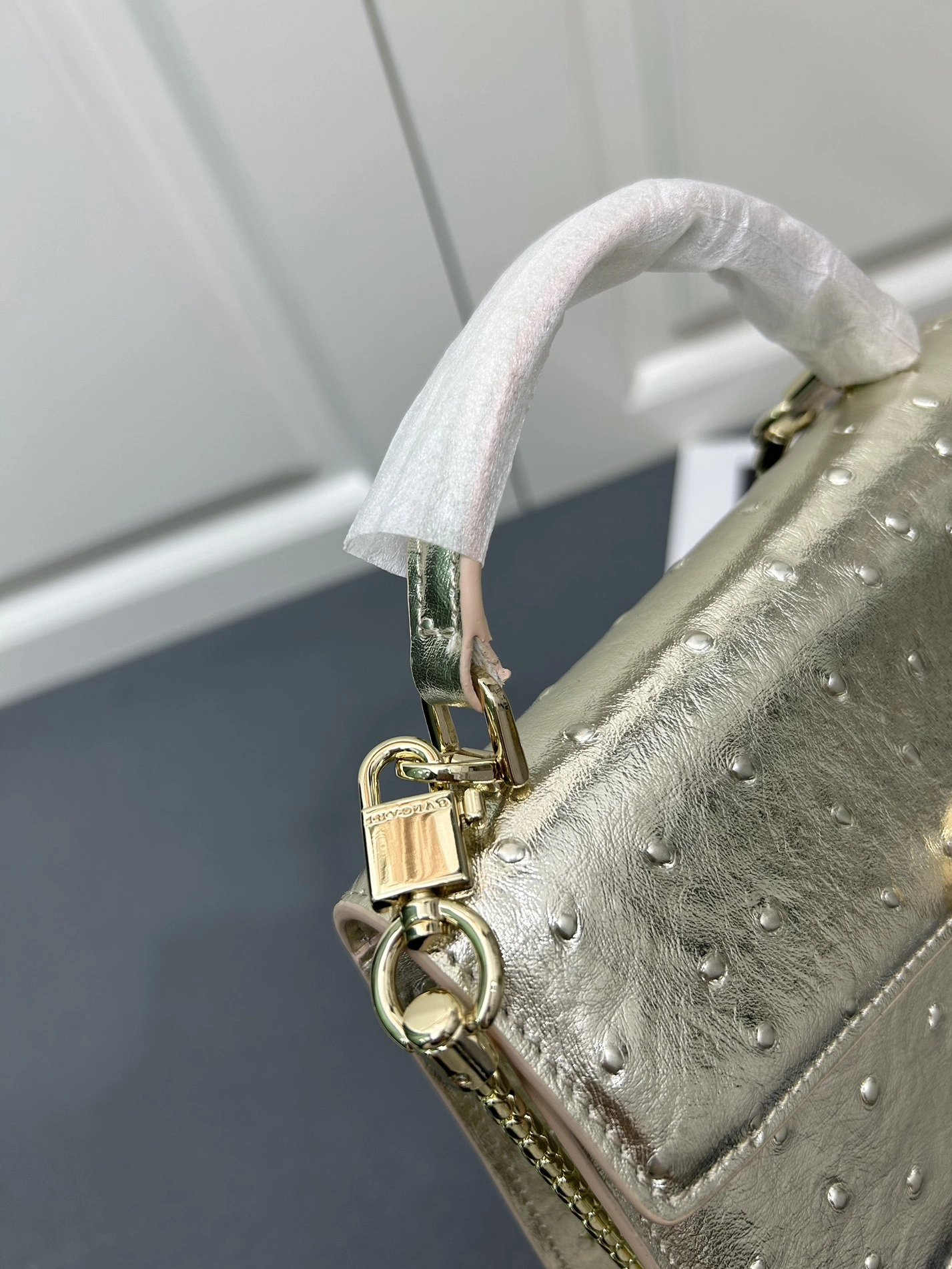 Bvlgari AAA Quality Messenger Bags For Women Flexible 3828