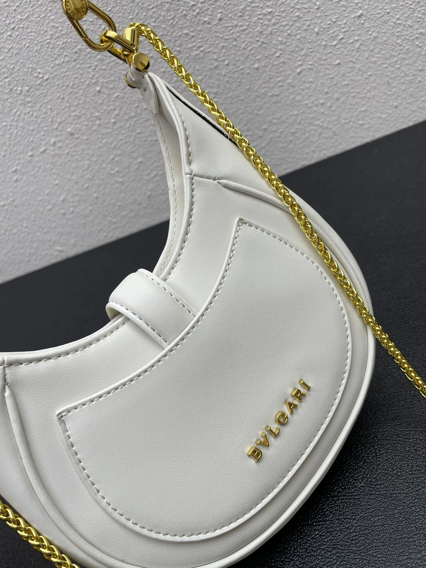 Bvlgari AAA Quality Messenger Bags For Women Modern 3235