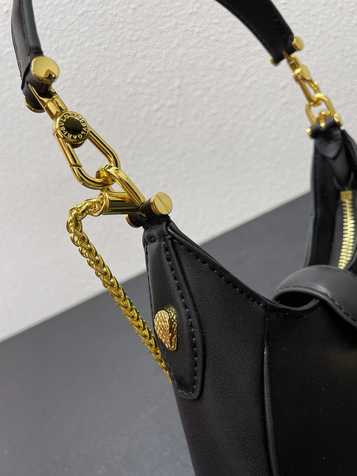 Bvlgari AAA Quality Messenger Bags For Women SmartChoice 5584