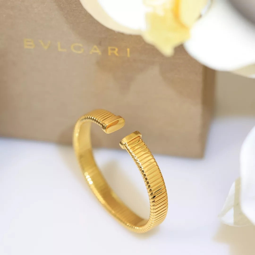 Bvlgari Bracelets In Gold Refined 4569