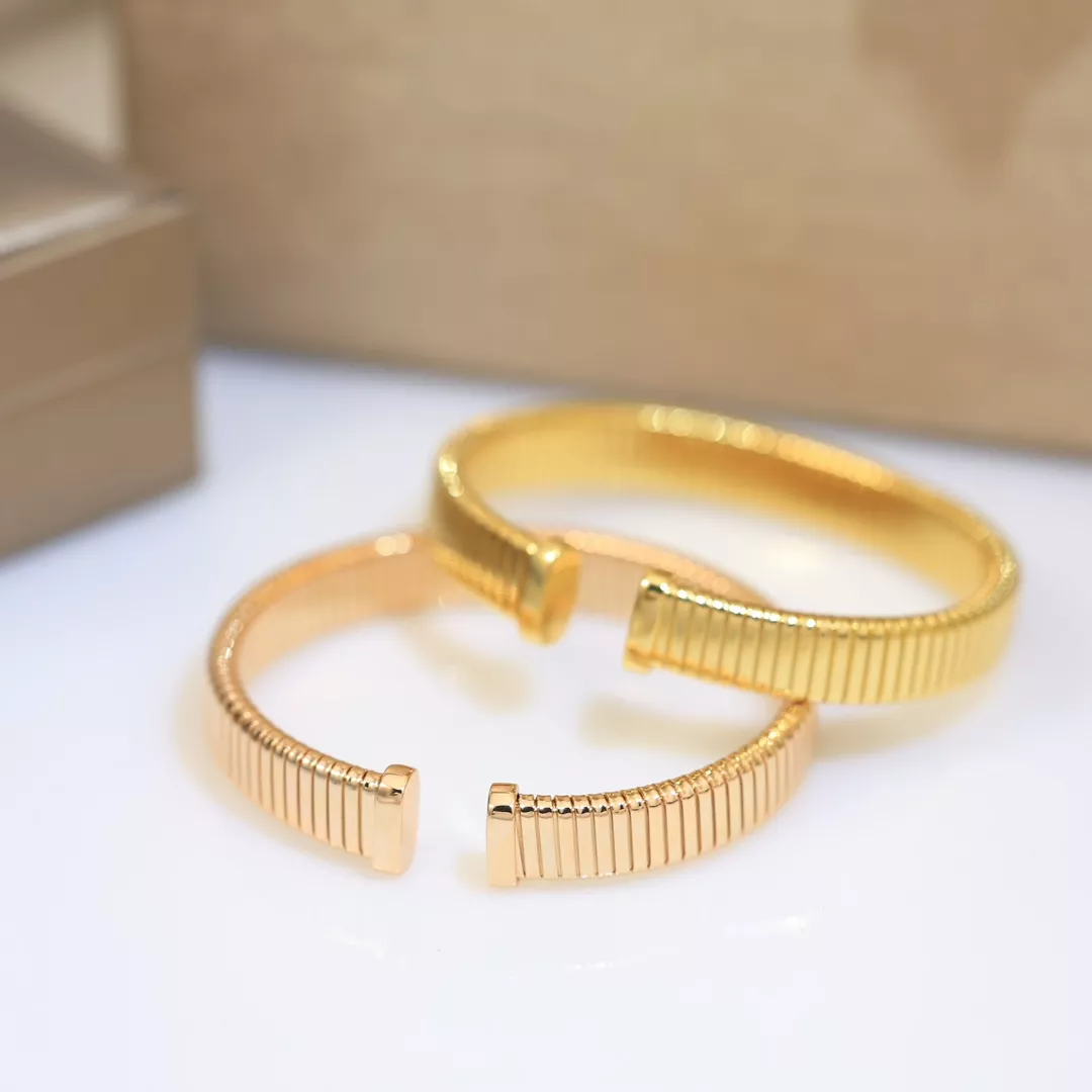 Bvlgari Bracelets In Gold Refined 4569