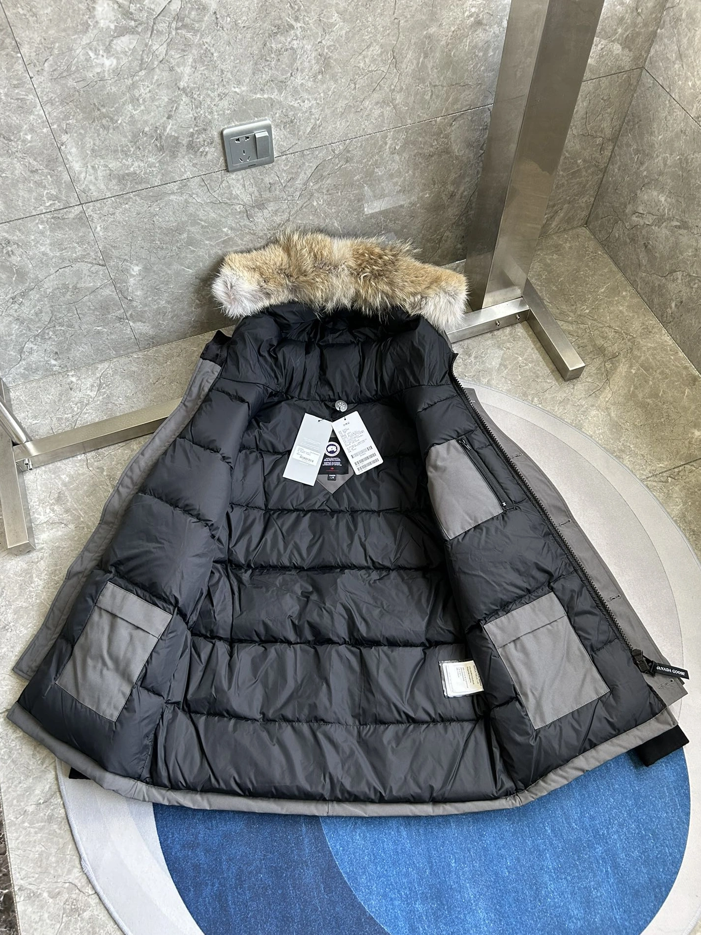 Canada Goose Down Feather Coat Long Sleeved For Unisex Resilient 2371