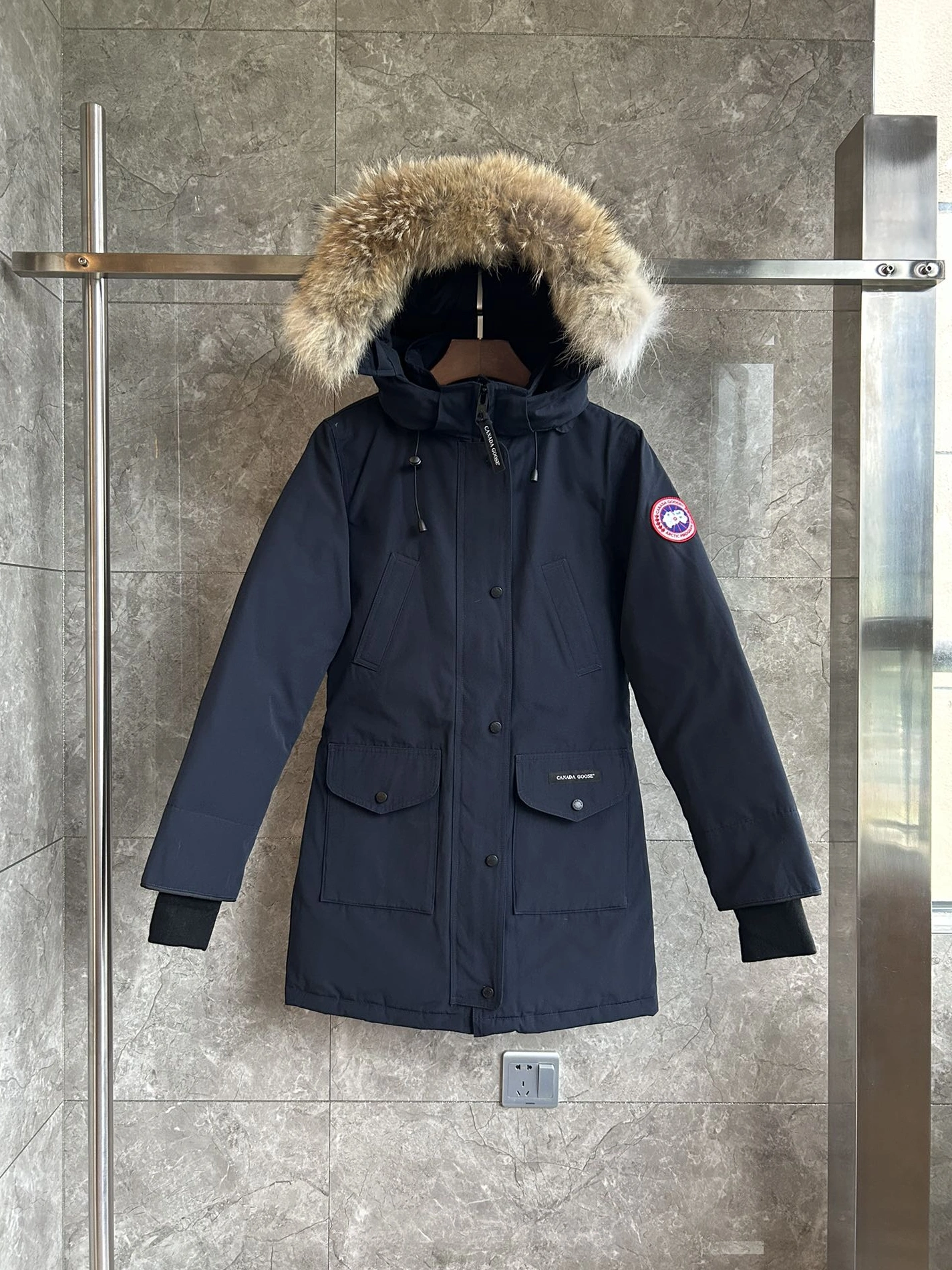 Canada Goose Down Feather Coat Long Sleeved For Women Minimalist 6297