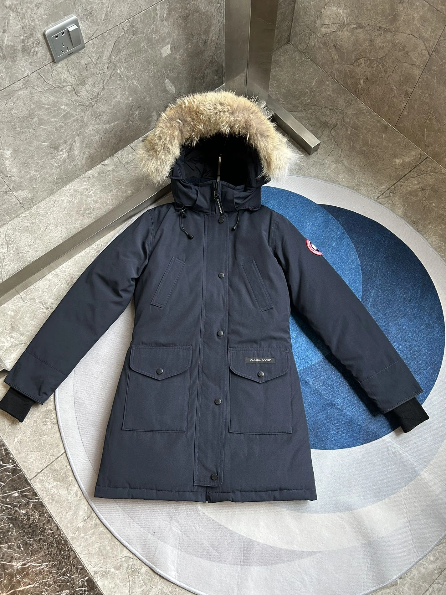 Canada Goose Down Feather Coat Long Sleeved For Women Minimalist 6297