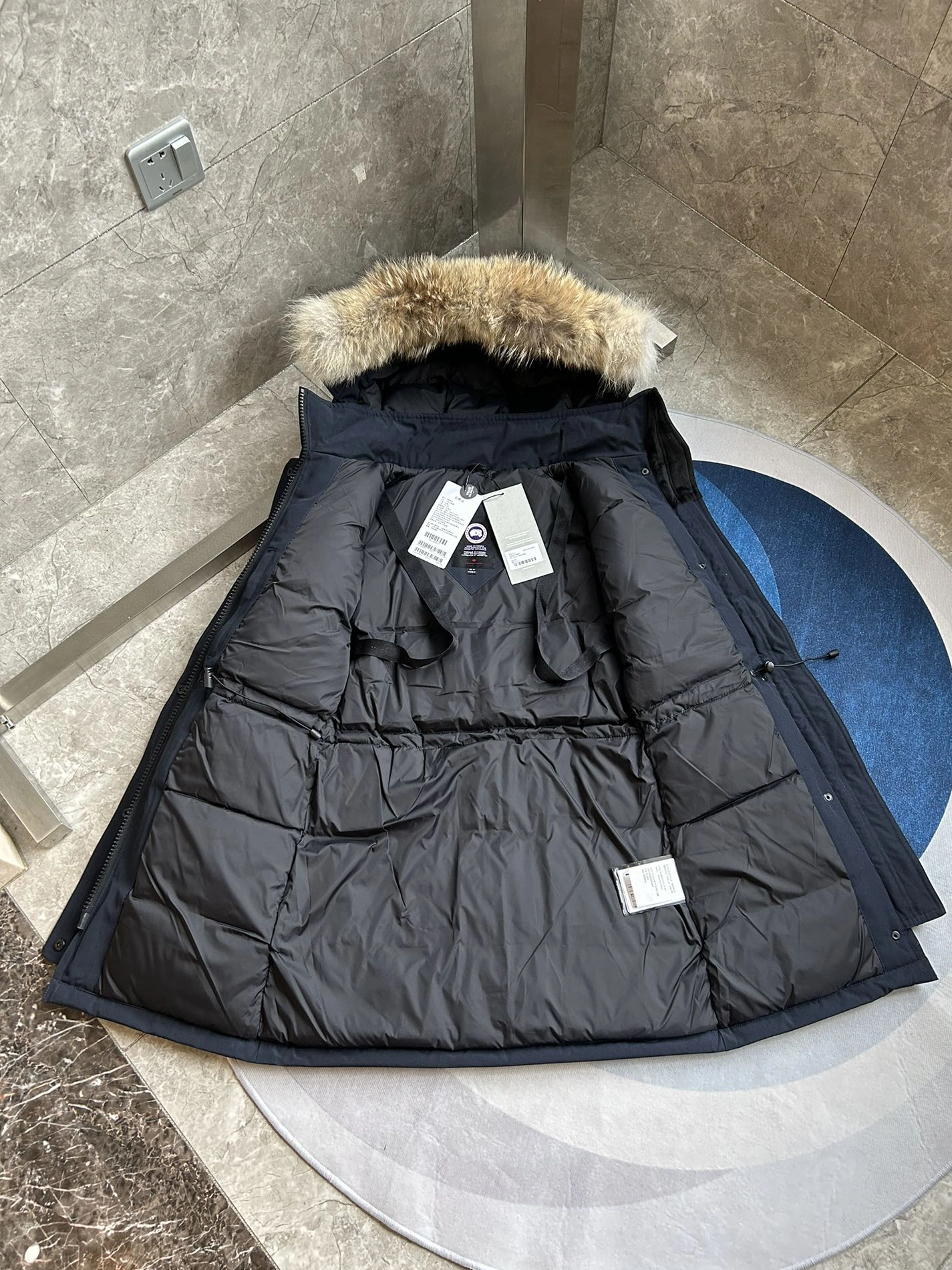 Canada Goose Down Feather Coat Long Sleeved For Women Minimalist 6297