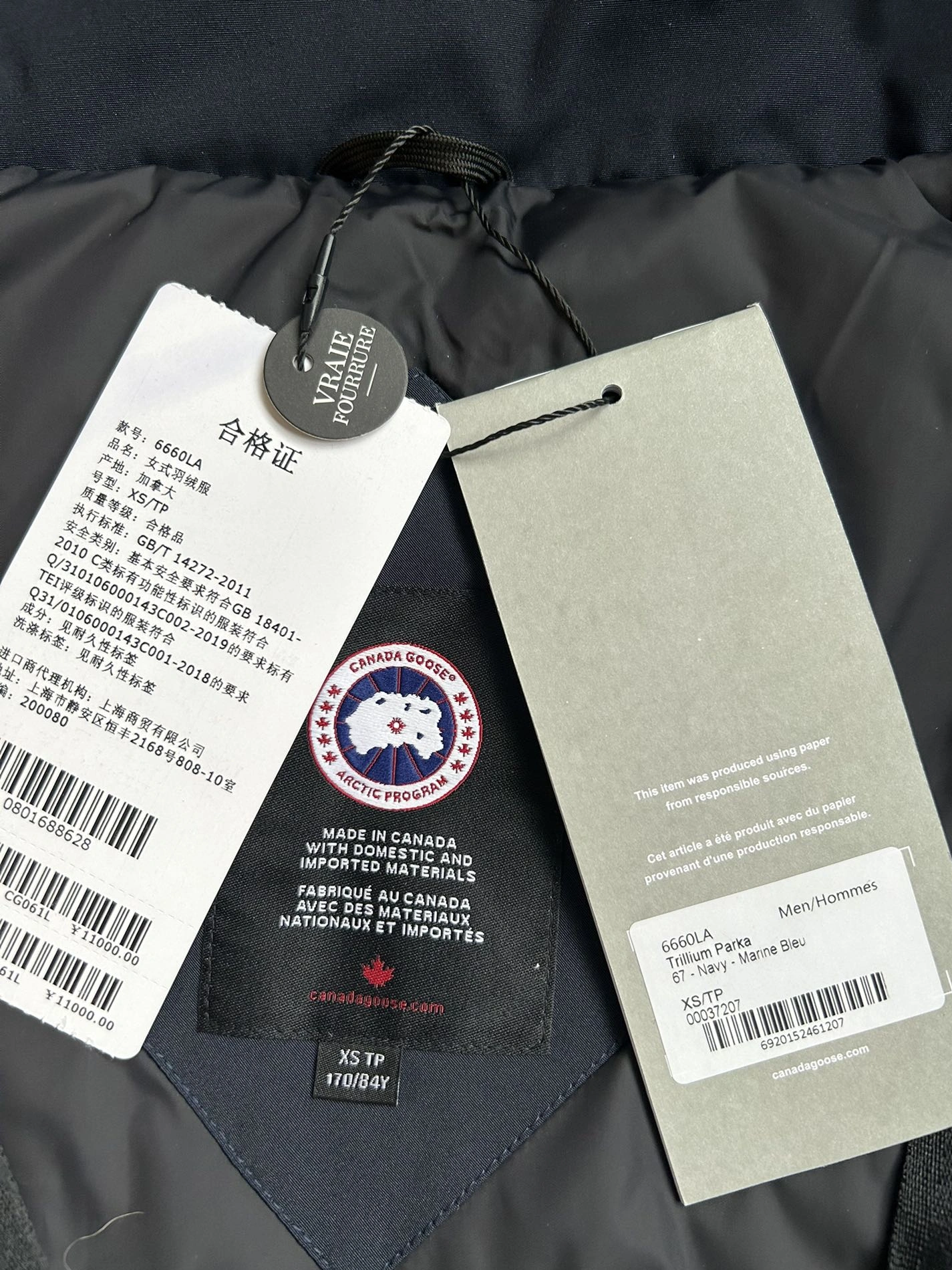Canada Goose Down Feather Coat Long Sleeved For Women Minimalist 6297
