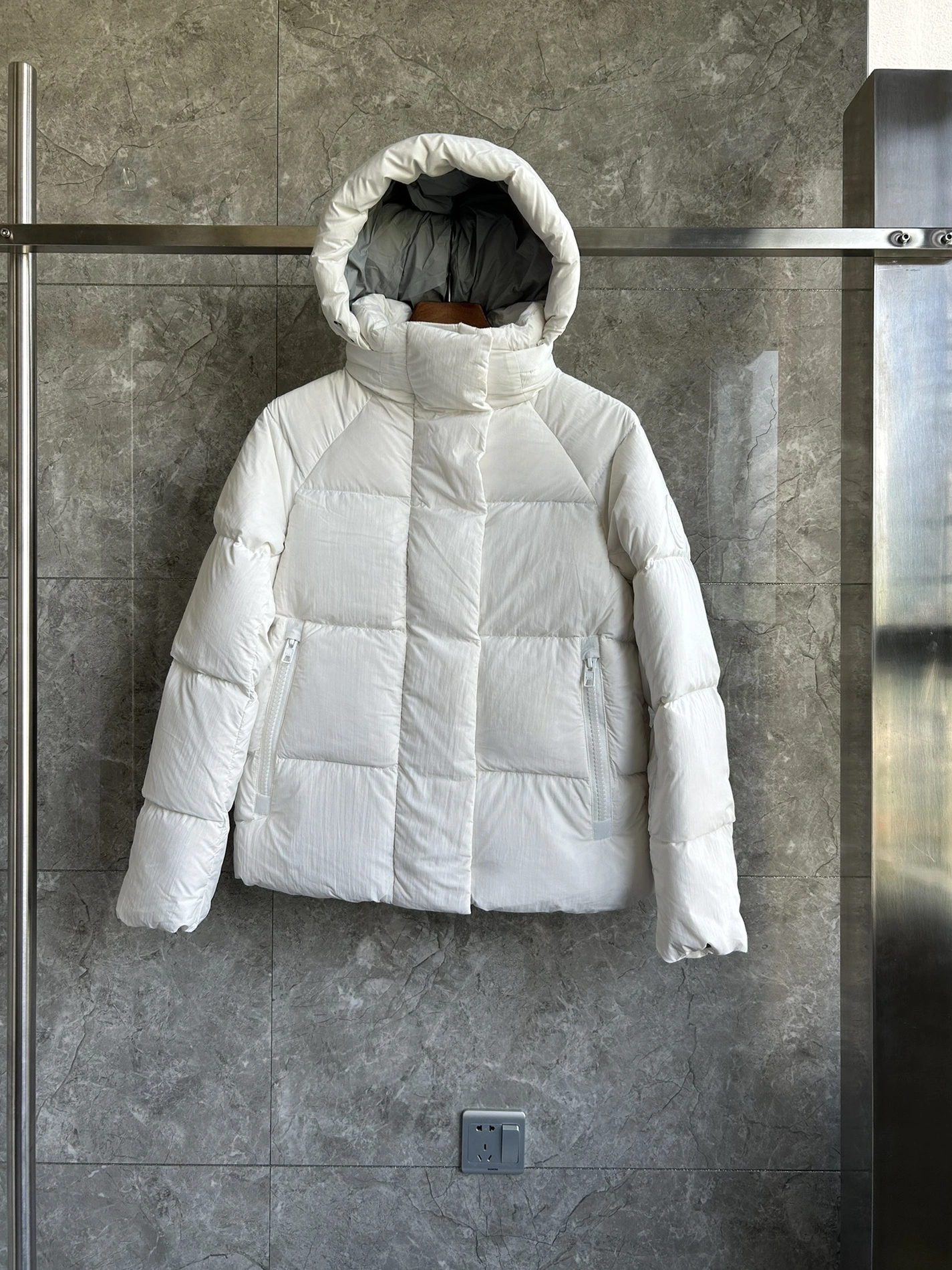 Canada Goose Down Feather Coat Long Sleeved For Women Sleek 6421