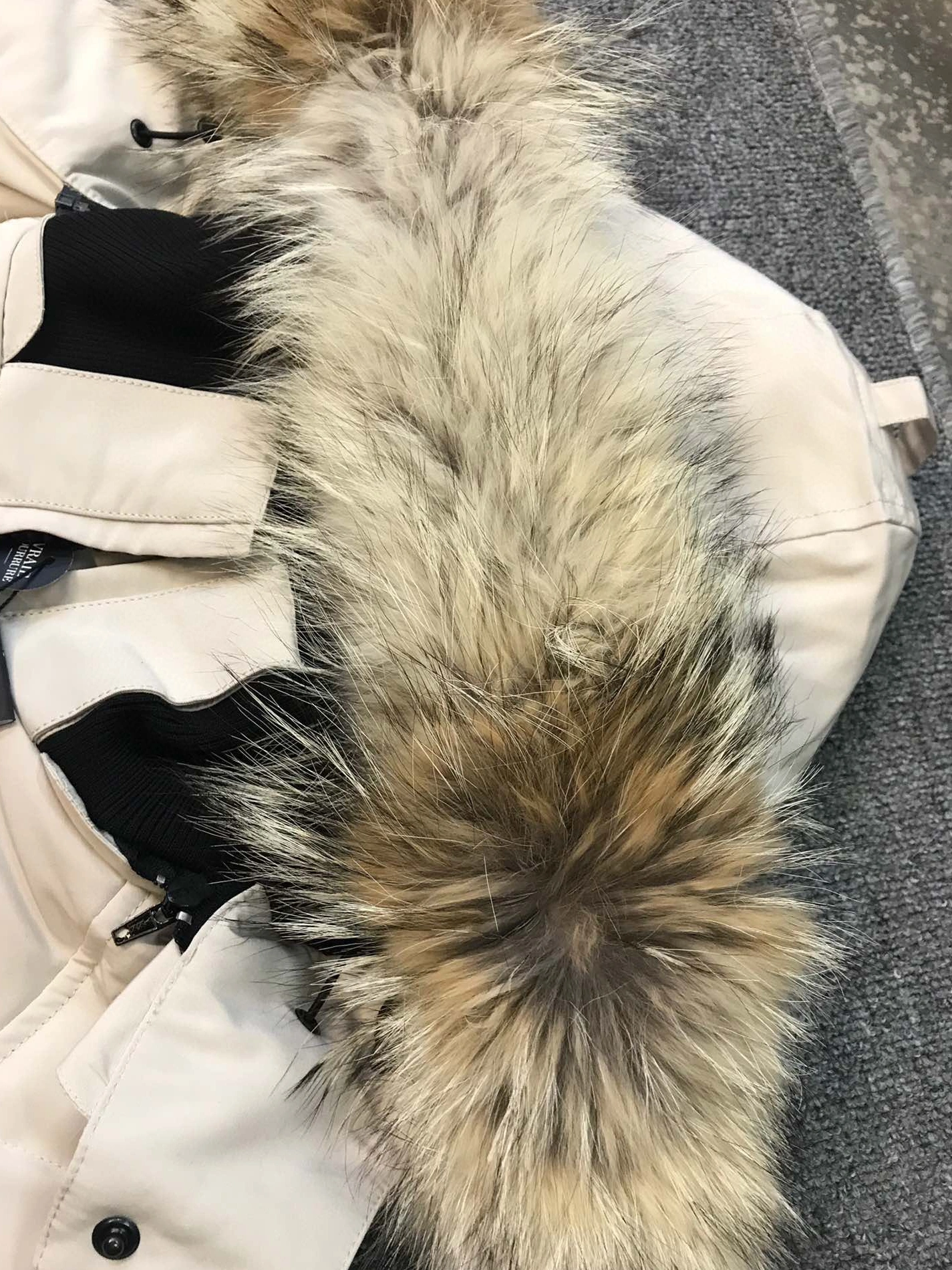 Canada Goose Down Feather Coat Long Sleeved For Women Trendsetting 6968